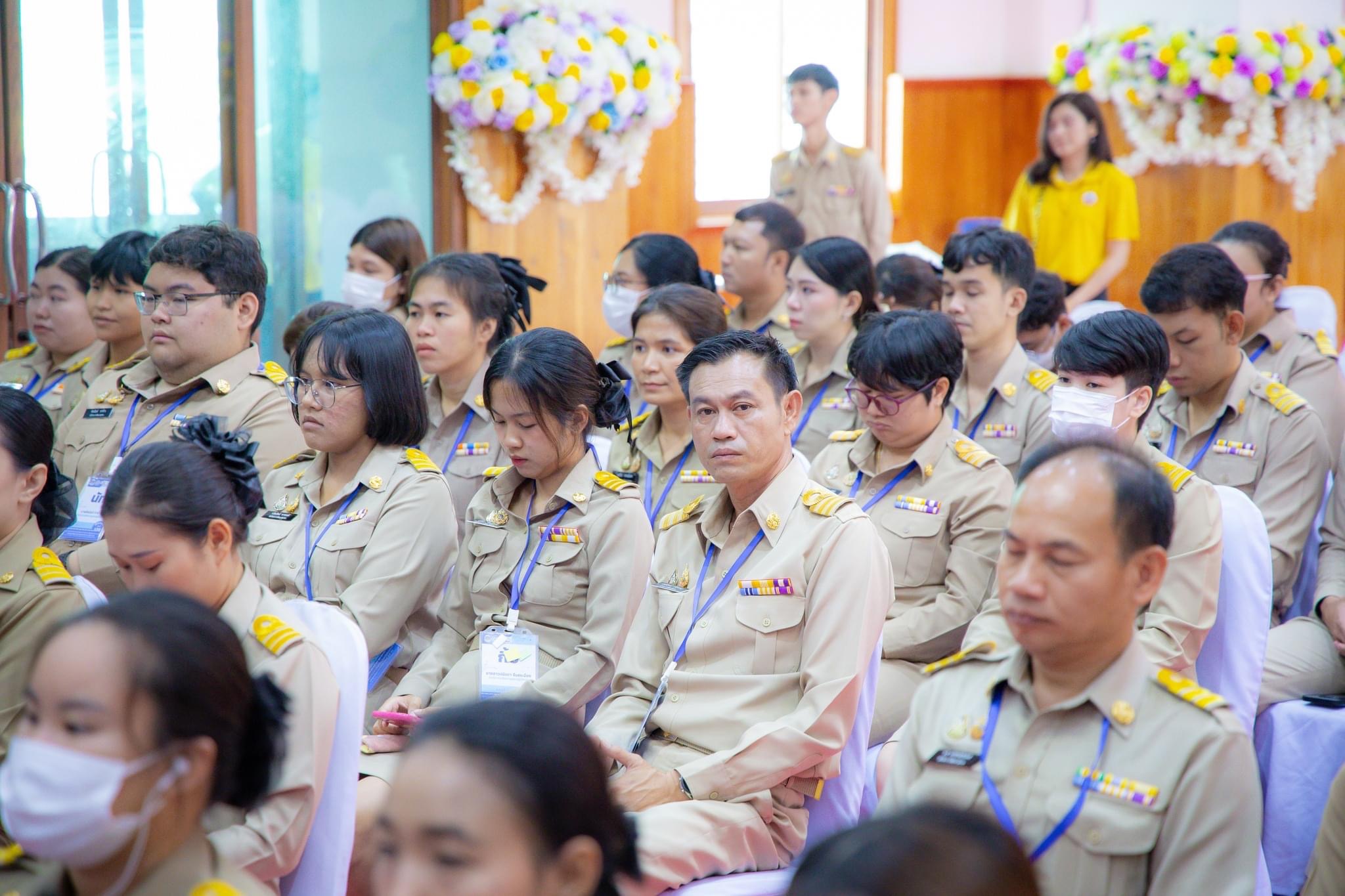 สำนักงานพัฒนาชุมชนจังหวัดฉะเชิงเทรามอบสิ่งของช่วยเหลือผู้ประสบอุทกภัย พร้อมต้อนรับพัฒนากรก่อนประจำการรุ่นที่ 127-128