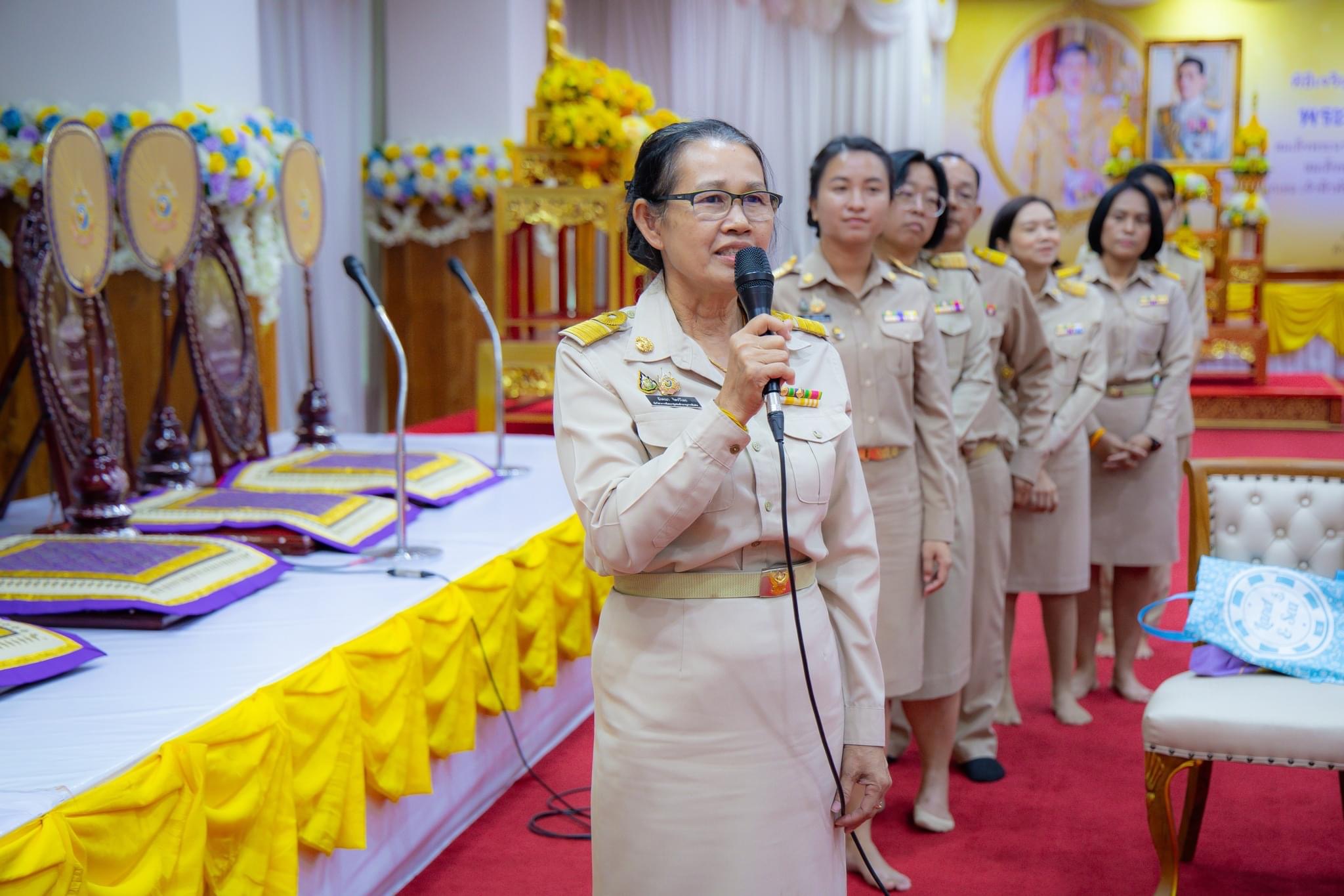 สำนักงานพัฒนาชุมชนจังหวัดฉะเชิงเทรามอบสิ่งของช่วยเหลือผู้ประสบอุทกภัย พร้อมต้อนรับพัฒนากรก่อนประจำการรุ่นที่ 127-128