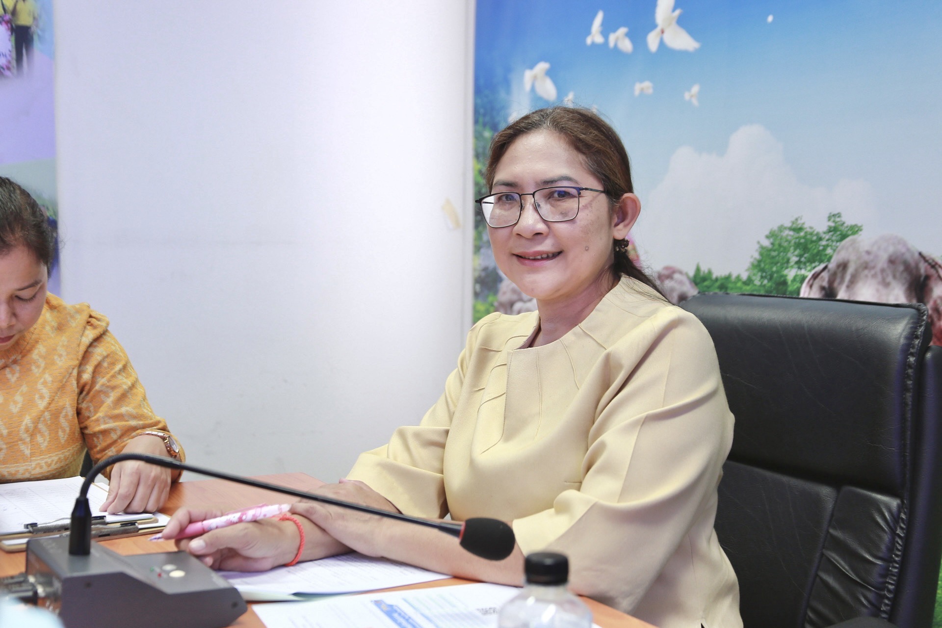 “พช.แปดริ้ว ประชุมคณะกรรมการกองทุนแม่ของแผ่นดิน เตรียมความพร้อมพิธีมอบเงินพระราชทานขวัญถุงกองทุนแม่ของแผ่นดิน สร้างความร่วมมือเพื่อความเข้มแข็งของชุมชน”