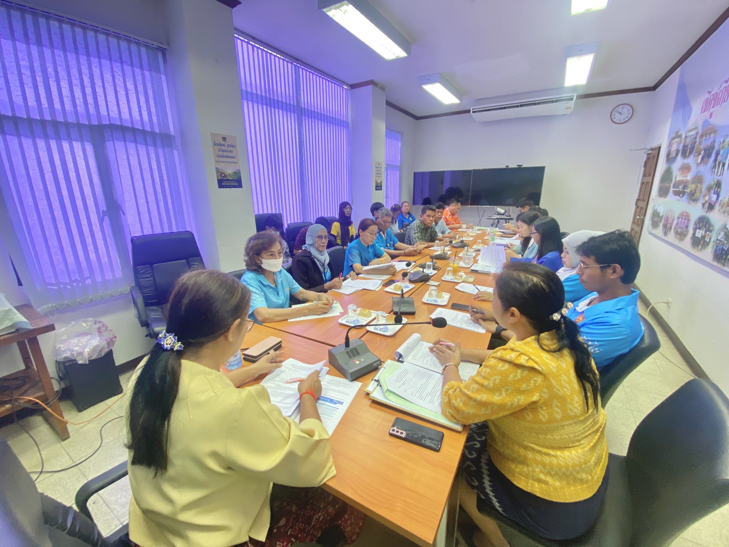 “พช.แปดริ้ว ประชุมคณะกรรมการกองทุนแม่ของแผ่นดิน เตรียมความพร้อมพิธีมอบเงินพระราชทานขวัญถุงกองทุนแม่ของแผ่นดิน สร้างความร่วมมือเพื่อความเข้มแข็งของชุมชน”