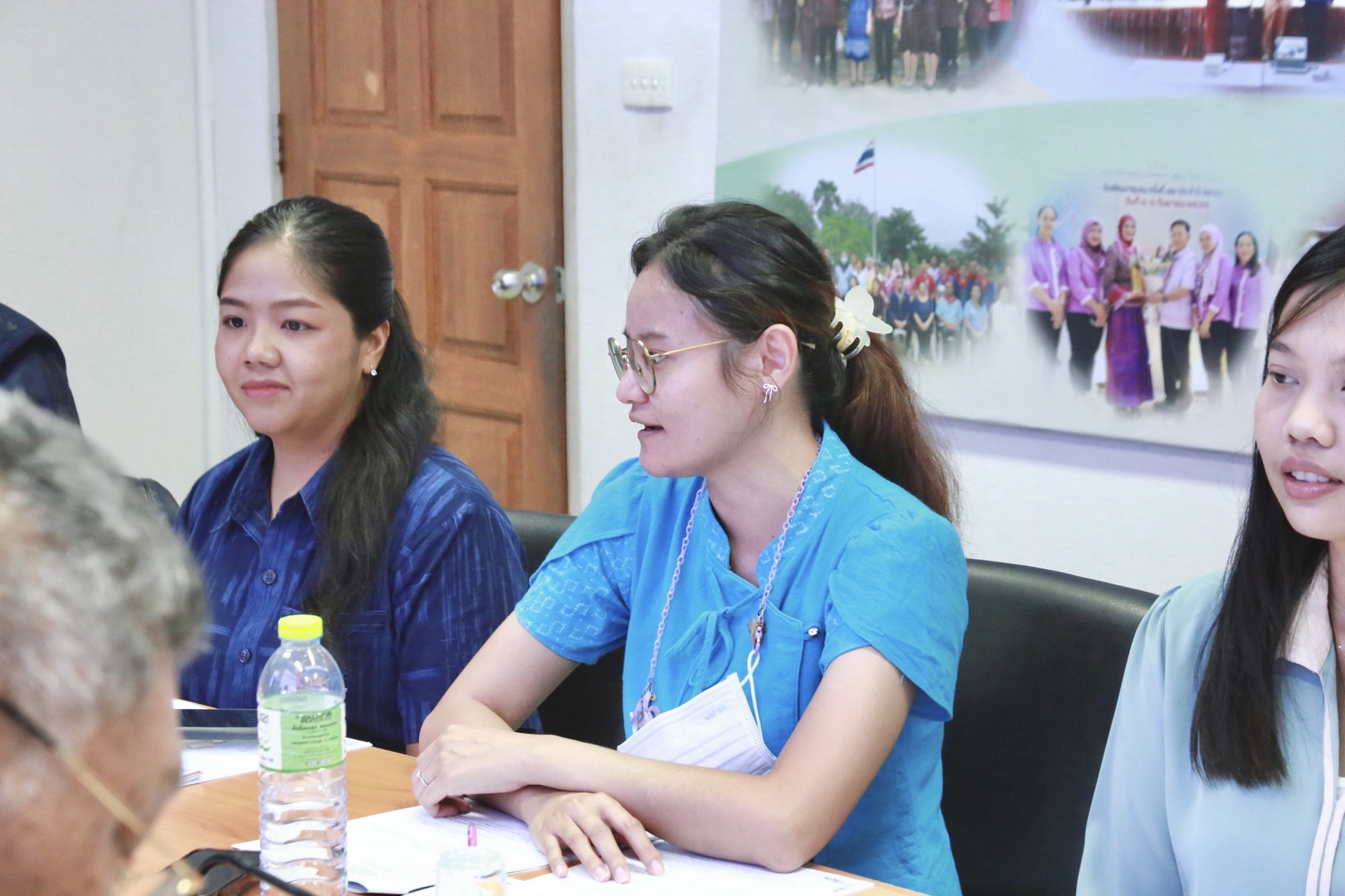 “พช.แปดริ้ว ประชุมคณะกรรมการกองทุนแม่ของแผ่นดิน เตรียมความพร้อมพิธีมอบเงินพระราชทานขวัญถุงกองทุนแม่ของแผ่นดิน สร้างความร่วมมือเพื่อความเข้มแข็งของชุมชน”