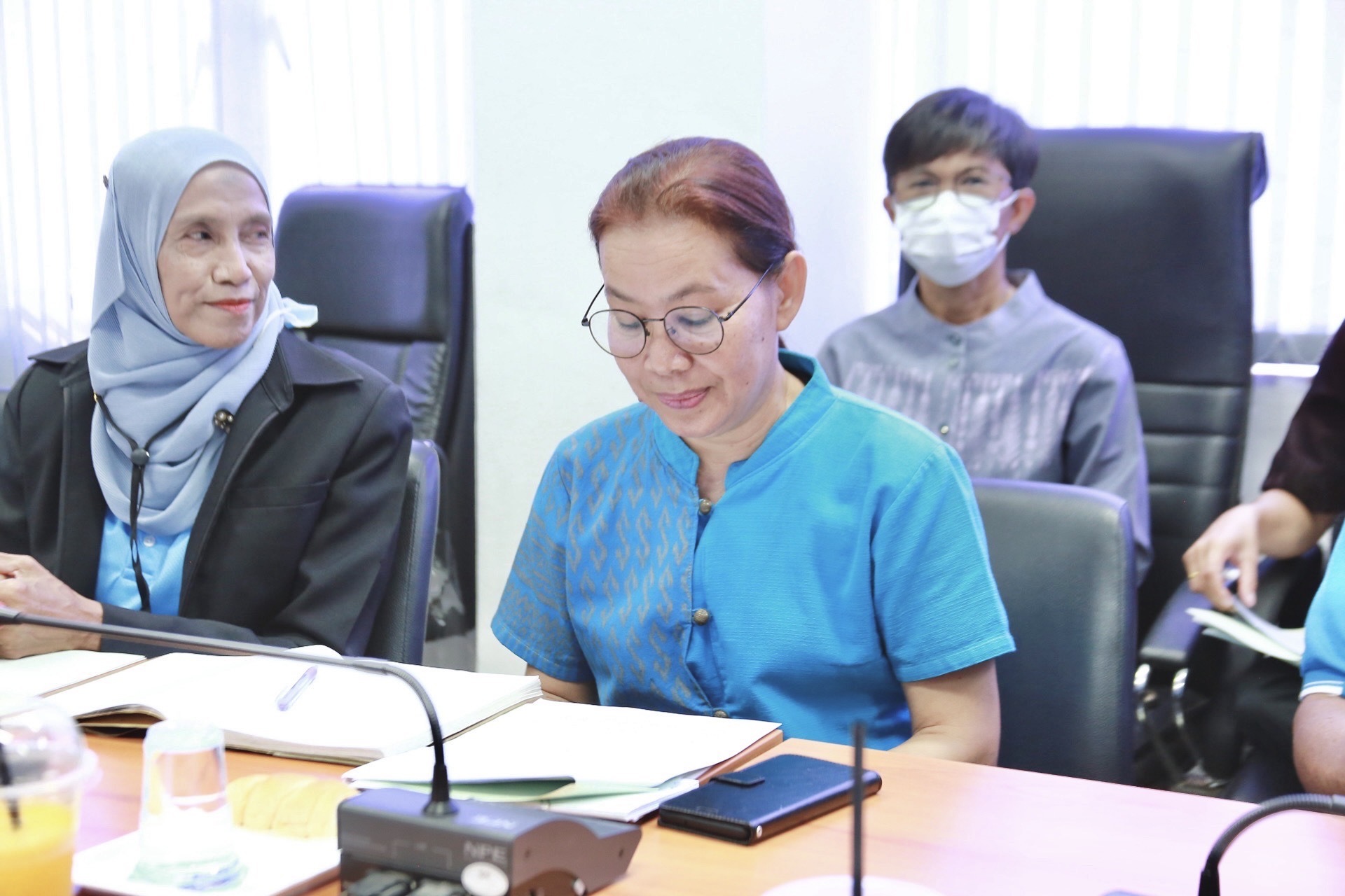 “พช.แปดริ้ว ประชุมคณะกรรมการกองทุนแม่ของแผ่นดิน เตรียมความพร้อมพิธีมอบเงินพระราชทานขวัญถุงกองทุนแม่ของแผ่นดิน สร้างความร่วมมือเพื่อความเข้มแข็งของชุมชน”