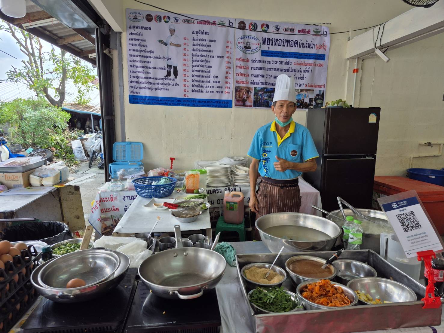 พช.ฉะเชิงเทรา ติดตามและให้กำลังใจผู้ประกอบการ OTOP ร้านพยุงหอยทอด