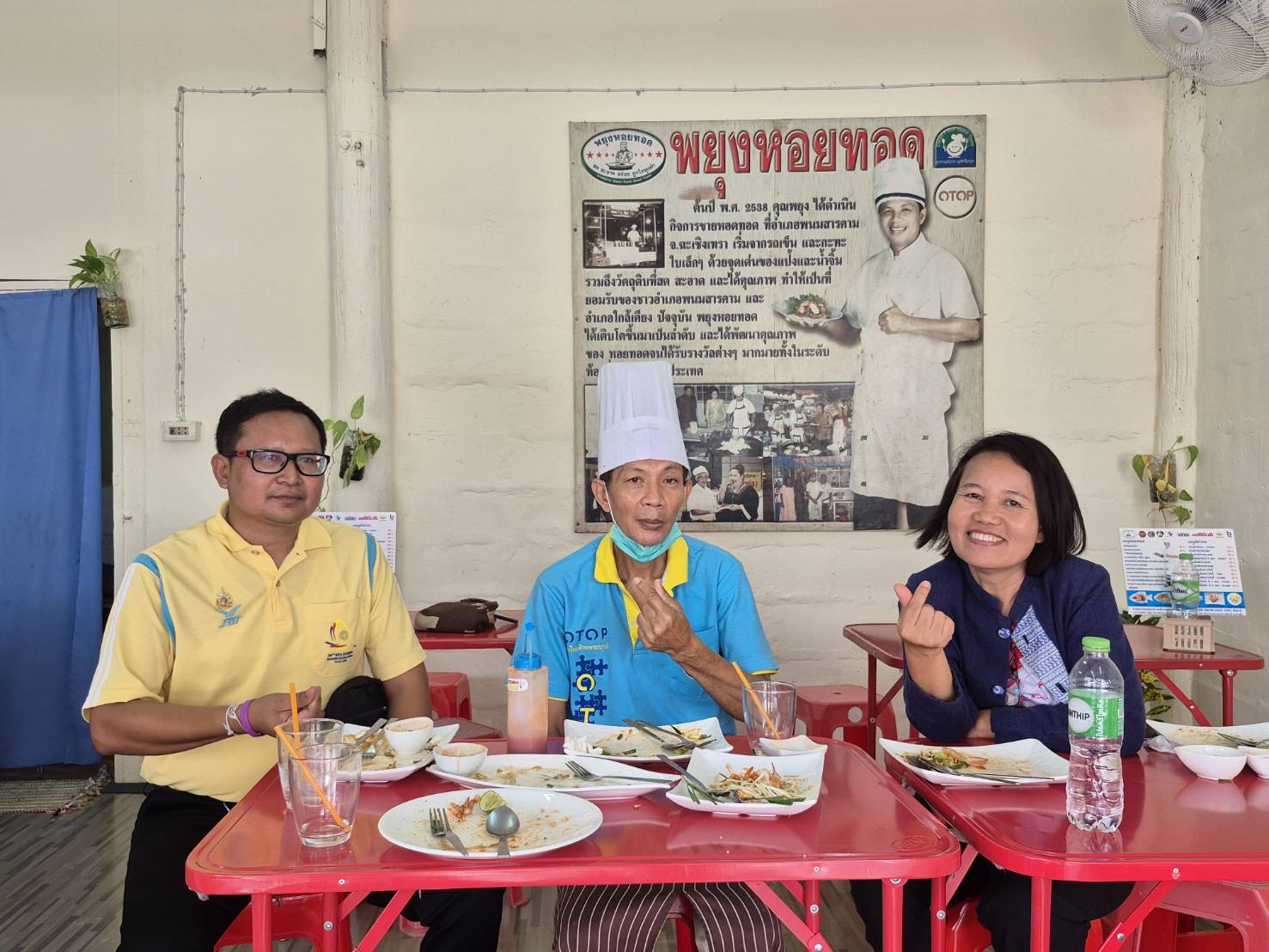 พช.ฉะเชิงเทรา ติดตามและให้กำลังใจผู้ประกอบการ OTOP ร้านพยุงหอยทอด