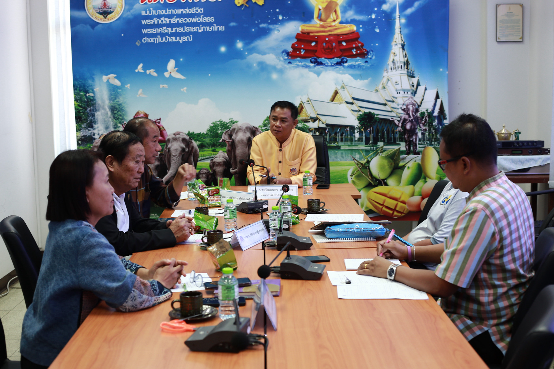 “พช.แปดริ้วประชุมคณะกรรมการประชารัฐรักสามัคคี ผลักดันงาน OTOP ร่วมงานประจำปีจังหวัด”