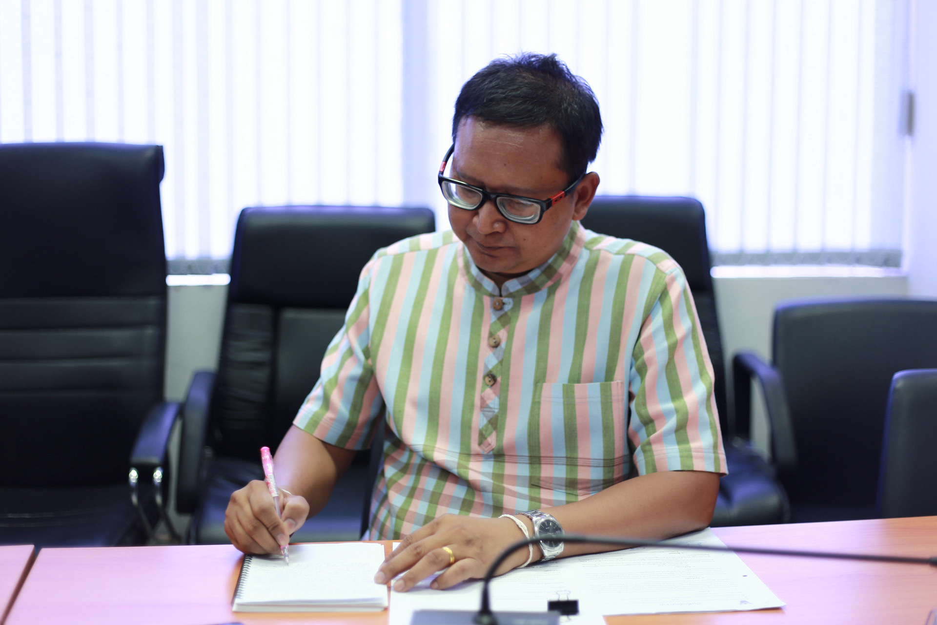 “พช.แปดริ้วประชุมคณะกรรมการประชารัฐรักสามัคคี ผลักดันงาน OTOP ร่วมงานประจำปีจังหวัด”