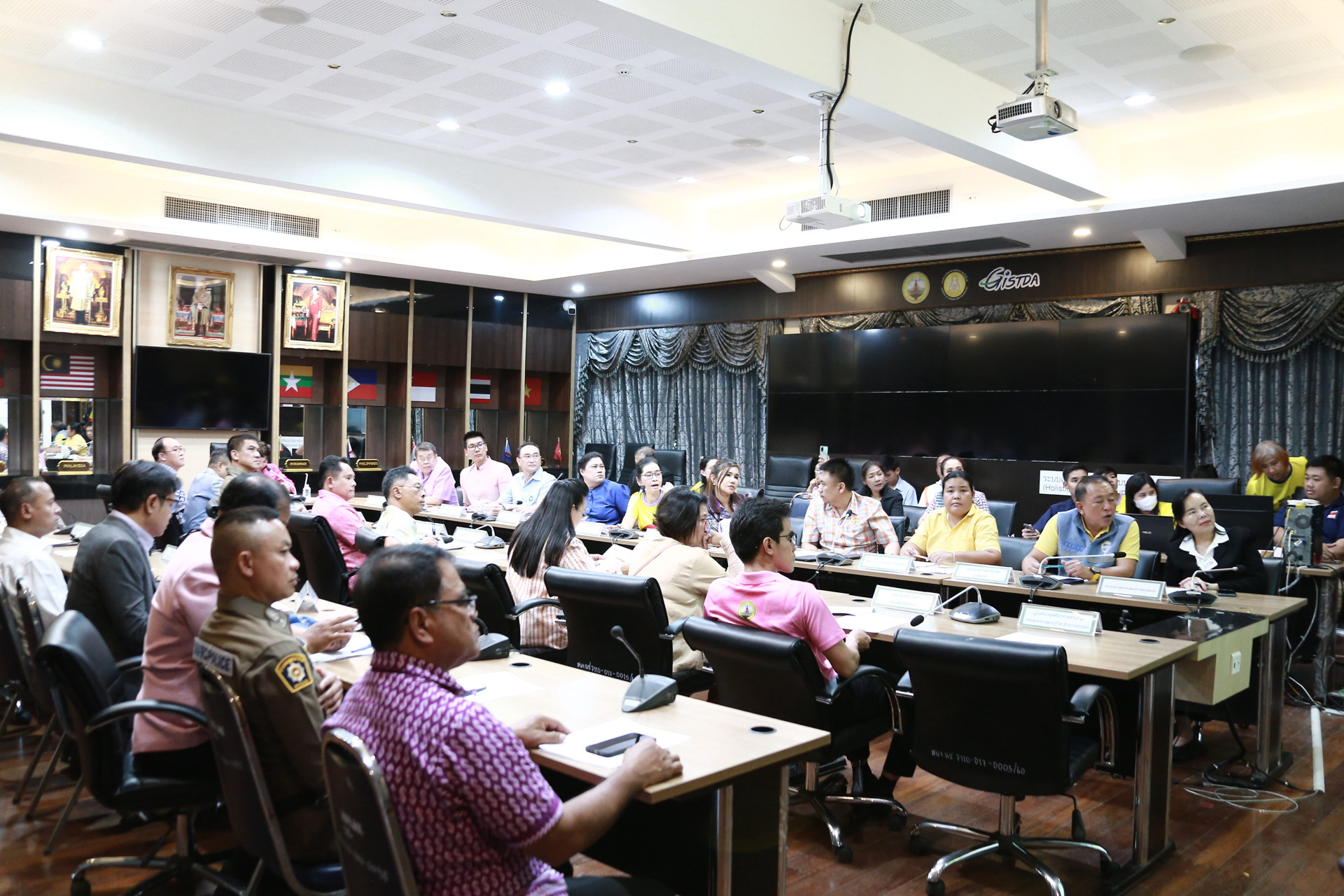 “พช.แปดริ้วร่วมประชุมเตรียมความพร้อมงานเดิน วิ่ง ปั่น ป้องกันอัมพาต”