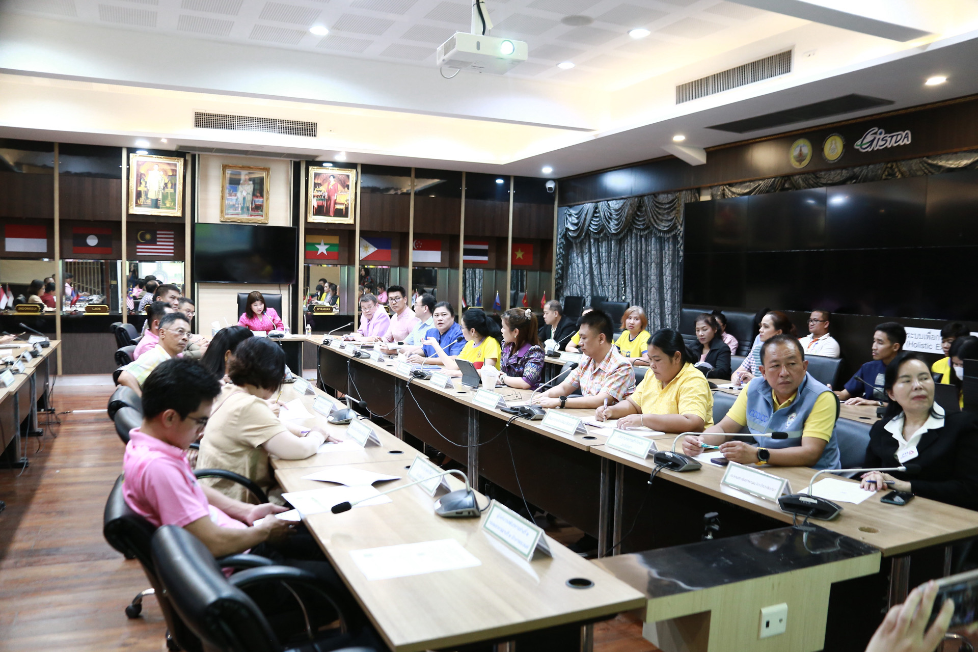 “พช.แปดริ้วร่วมประชุมเตรียมความพร้อมงานเดิน วิ่ง ปั่น ป้องกันอัมพาต”