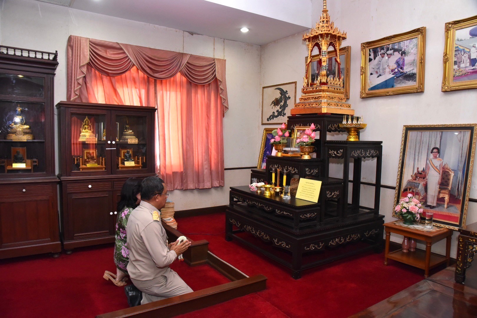 อำลาสุดซึ้ง! ข้าราชการฉะเชิงเทราร่วมส่งนายชลธี ยังตรง ผู้ว่าราชการจังหวัดฉะเชิงเทรา เกษียณอายุราชการ ด้วยบรรยากาศอบอุ่น