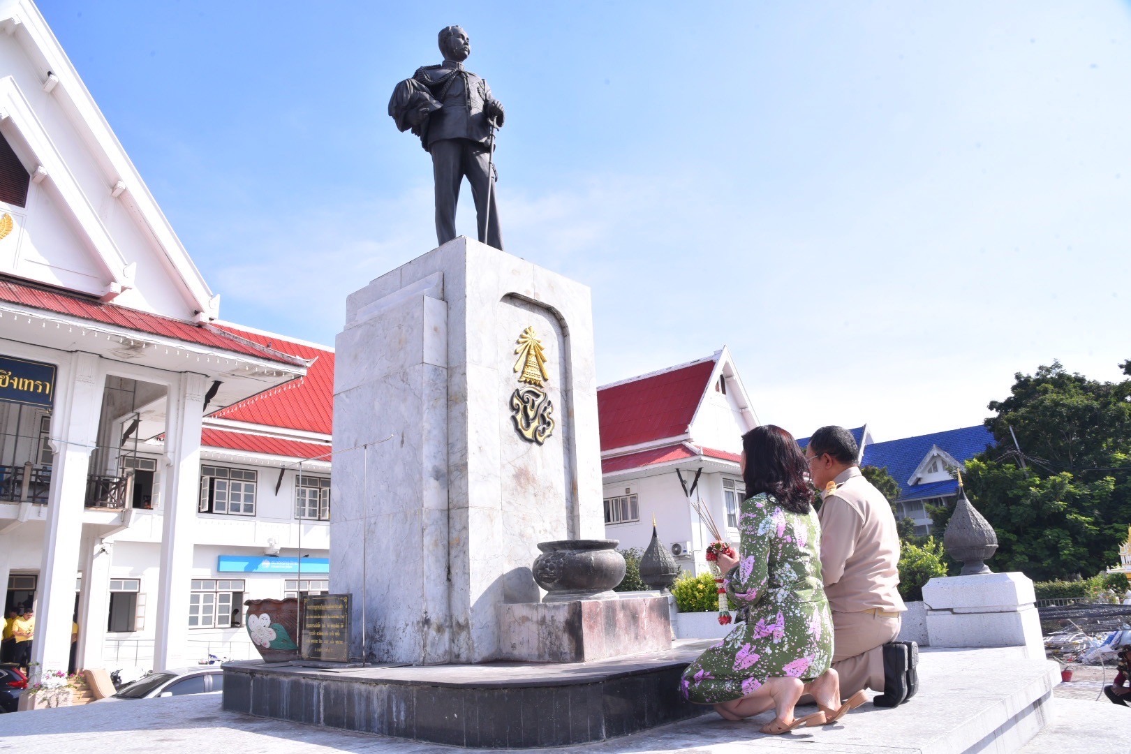 อำลาสุดซึ้ง! ข้าราชการฉะเชิงเทราร่วมส่งนายชลธี ยังตรง ผู้ว่าราชการจังหวัดฉะเชิงเทรา เกษียณอายุราชการ ด้วยบรรยากาศอบอุ่น