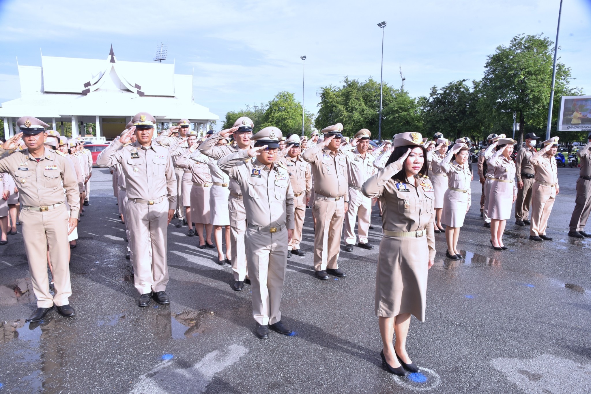 พช. ฉะเชิงเทราเข้าร่วมกิจกรรมเข้าแถวเคารพธงชาติ