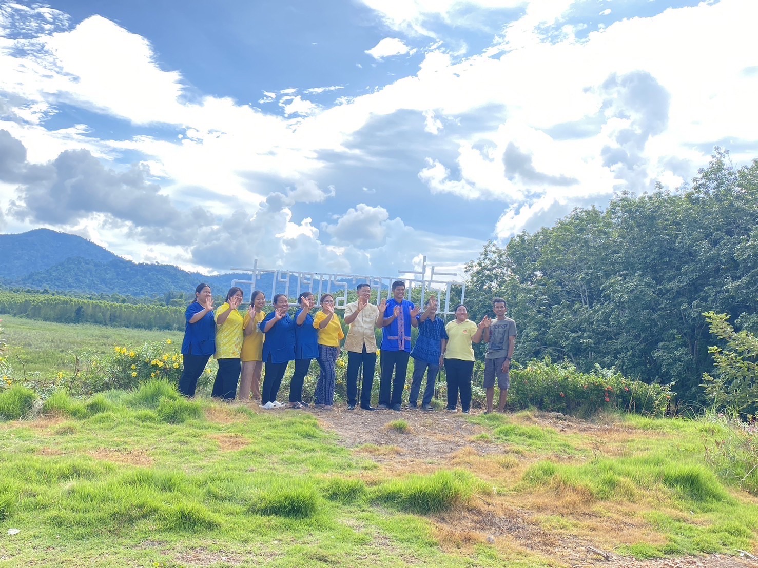 พช.ฉะเชิงเทรา ร่วมถ่ายทำวิดิทัศน์ “ เชิดชูหมู่บ้านต้นแบบ ‘สืบสาน รักษา ต่อยอด’ น้อมนำแนวพระราชดำริสู่ความสำเร็จยั่งยืน”