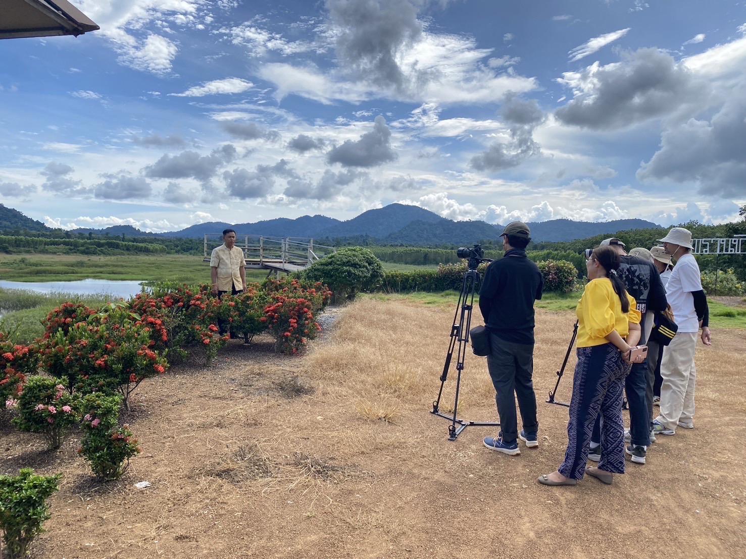 พช.ฉะเชิงเทรา ร่วมถ่ายทำวิดิทัศน์ “ เชิดชูหมู่บ้านต้นแบบ ‘สืบสาน รักษา ต่อยอด’ น้อมนำแนวพระราชดำริสู่ความสำเร็จยั่งยืน”