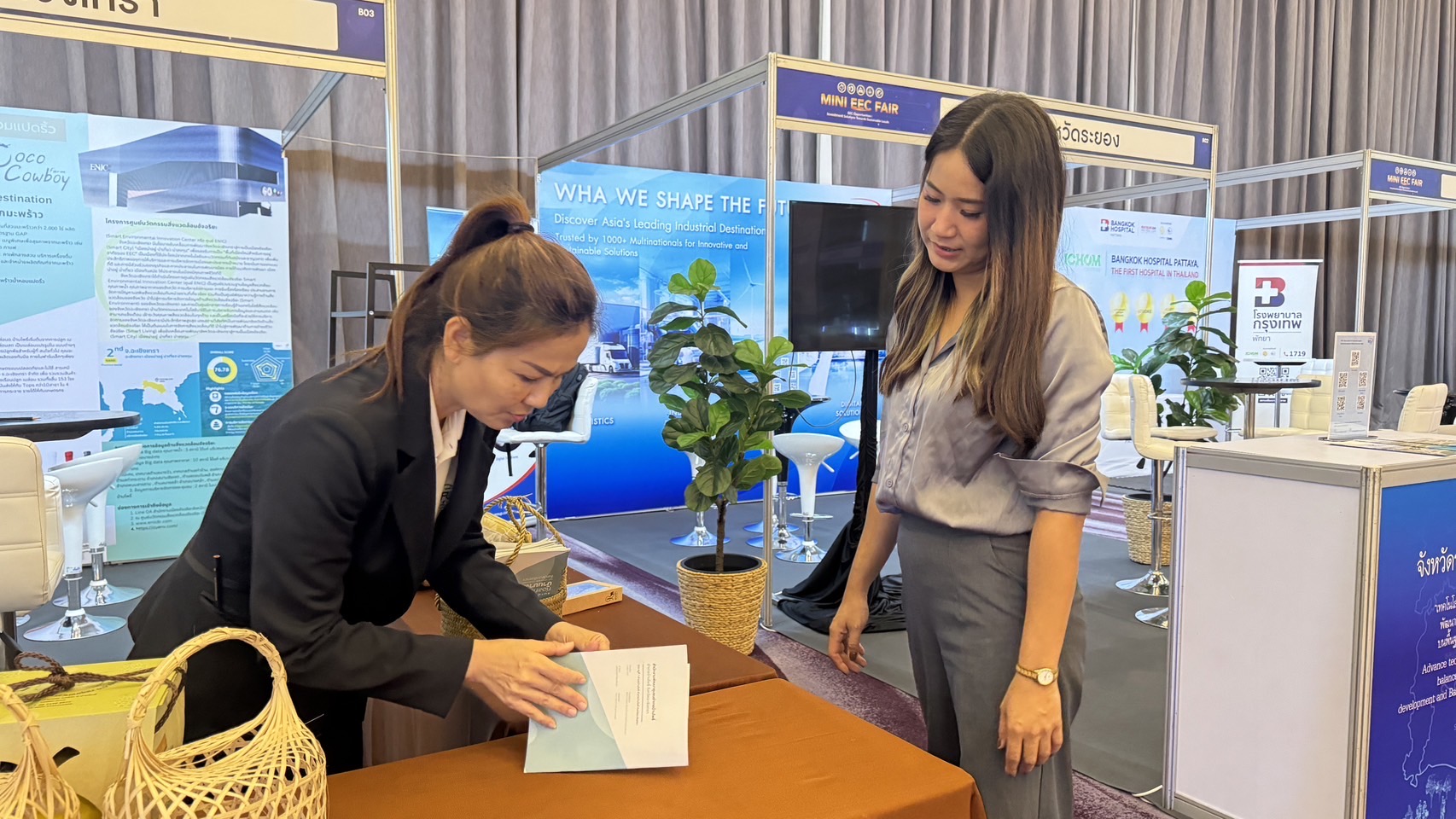 พช. ฉะเชิงเทรา จัดนิทรรศการงาน Mini EEC Fair 2024 “น่าอยู่ น่าเที่ยว น่าลงทุน”