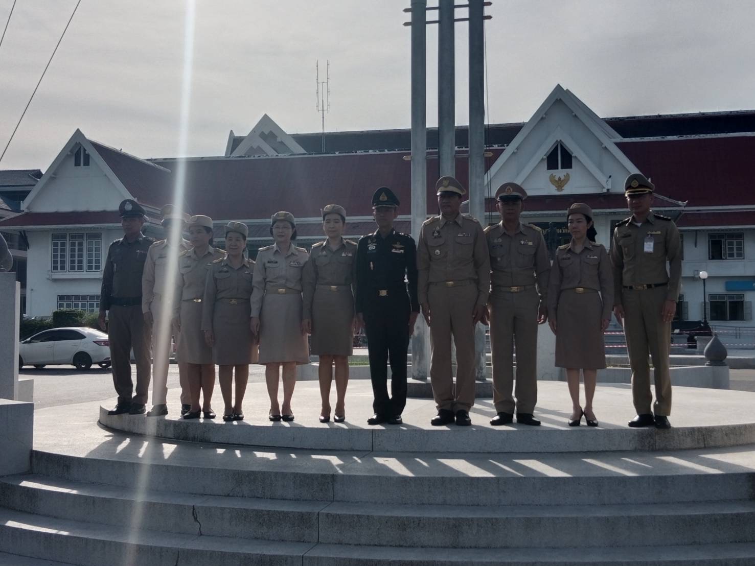รักชาติ ภูมิใจในชาติ รำลึกในพระมหากรุณาธิคุณ !! พช. ฉะเชิงเทราเข้าร่วมกิจกรรมเข้าแถวเคารพธงชาติ