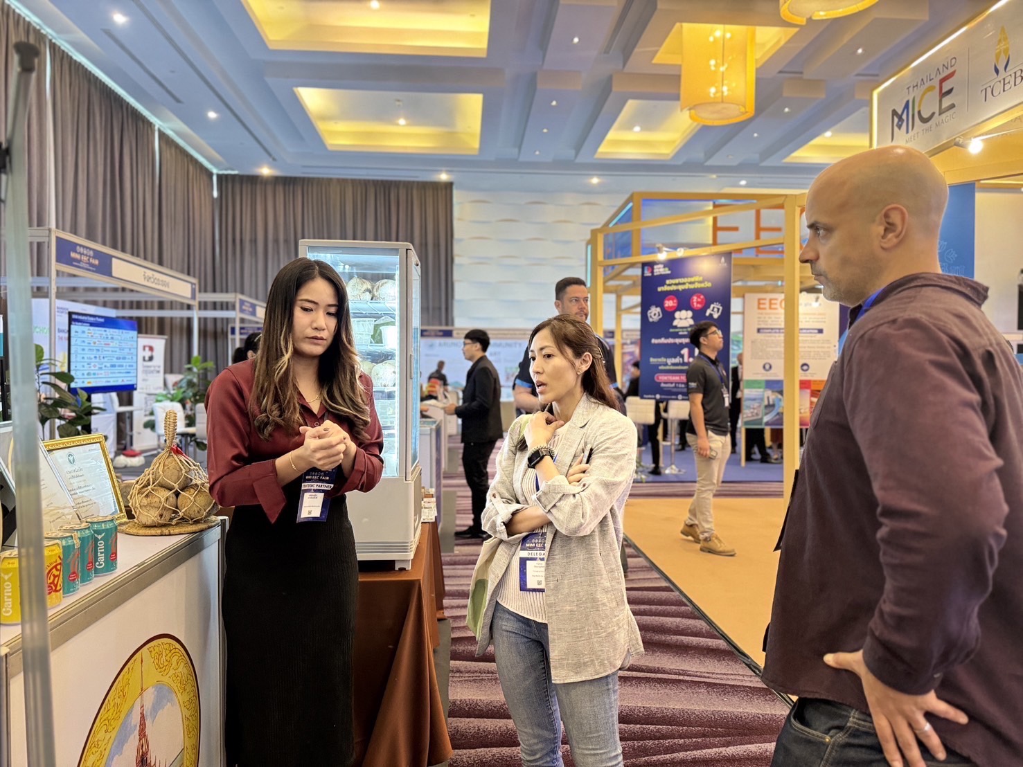 เปิดตัว OTOP 5 ดาววันแรก ยอดขายพุ่ง กว่า 3 หมื่นบาท !! พช. ฉะเชิงเทรา ร่วมออกนิทรรศการงาน Mini EEC Fair 2024 “น่าอยู่ น่าเที่ยว น่าลงทุน”