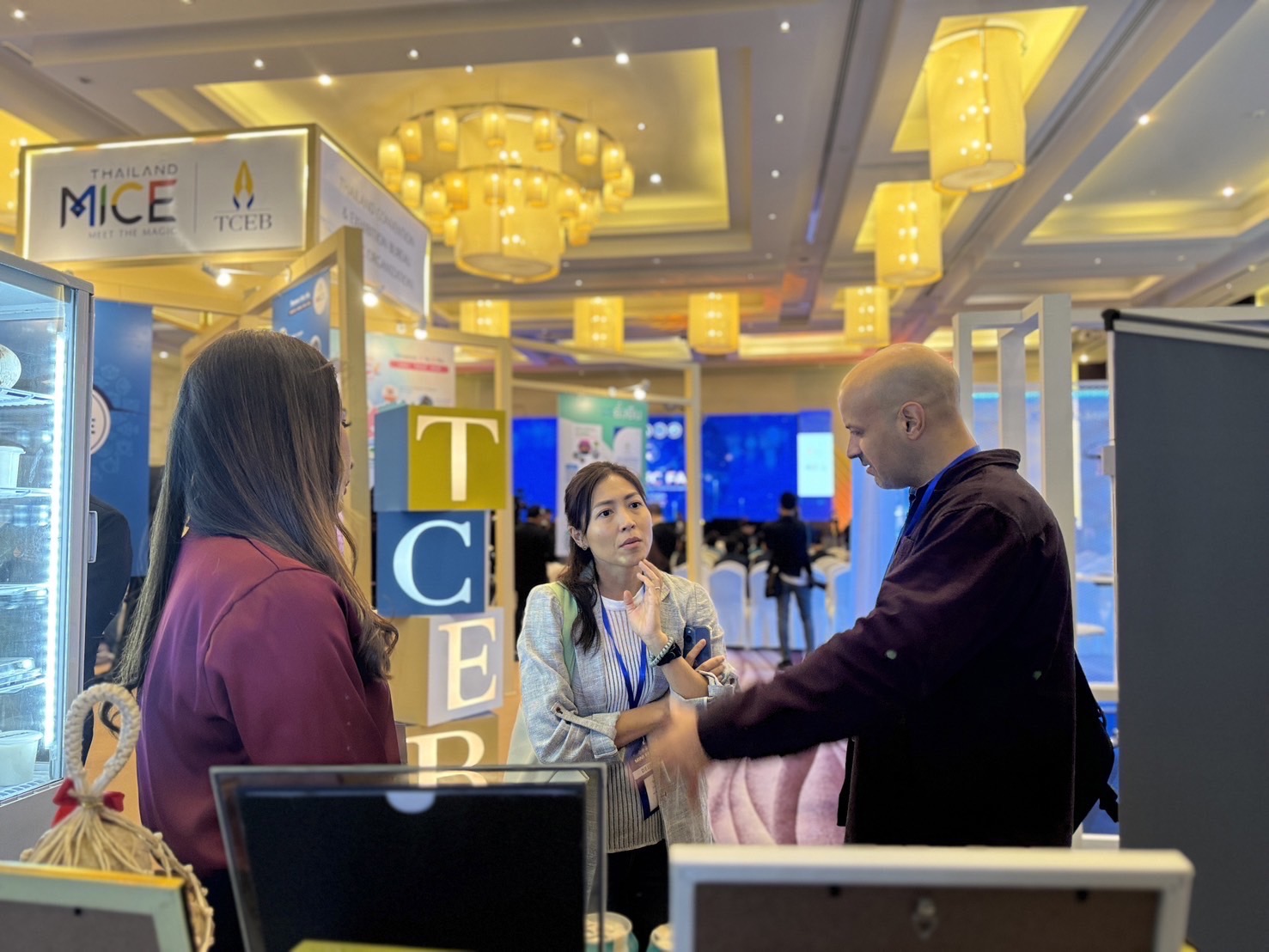 เปิดตัว OTOP 5 ดาววันแรก ยอดขายพุ่ง กว่า 3 หมื่นบาท !! พช. ฉะเชิงเทรา ร่วมออกนิทรรศการงาน Mini EEC Fair 2024 “น่าอยู่ น่าเที่ยว น่าลงทุน”