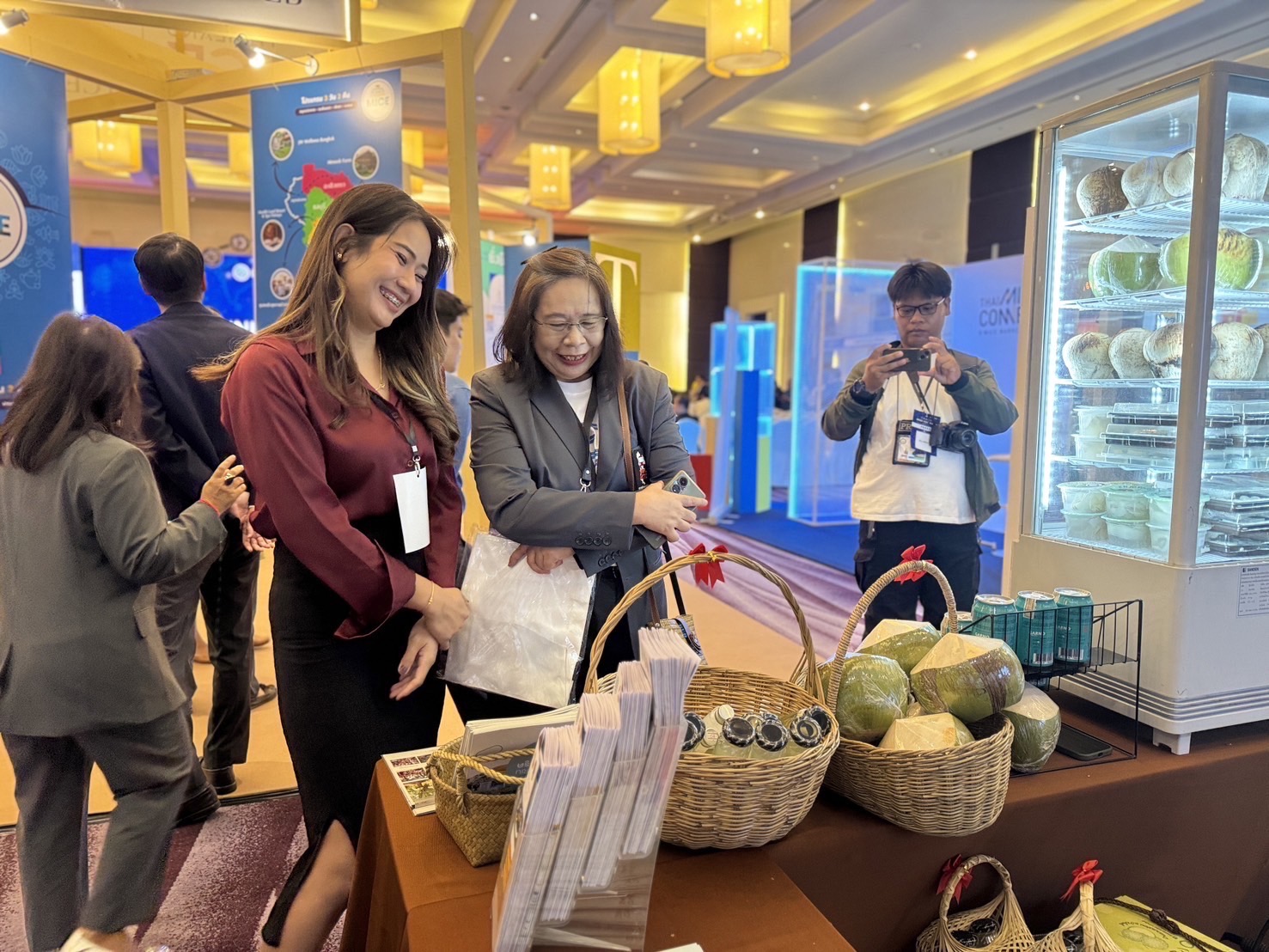 เปิดตัว OTOP 5 ดาววันแรก ยอดขายพุ่ง กว่า 3 หมื่นบาท !! พช. ฉะเชิงเทรา ร่วมออกนิทรรศการงาน Mini EEC Fair 2024 “น่าอยู่ น่าเที่ยว น่าลงทุน”