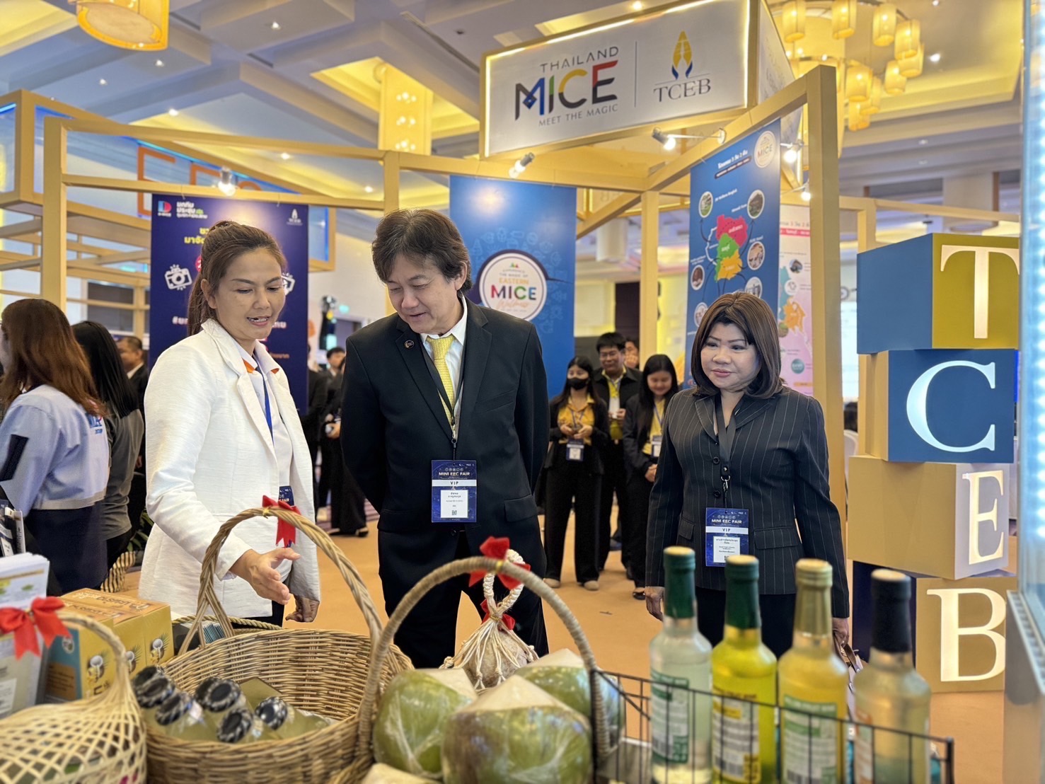 เปิดตัว OTOP 5 ดาววันแรก ยอดขายพุ่ง กว่า 3 หมื่นบาท !! พช. ฉะเชิงเทรา ร่วมออกนิทรรศการงาน Mini EEC Fair 2024 “น่าอยู่ น่าเที่ยว น่าลงทุน”