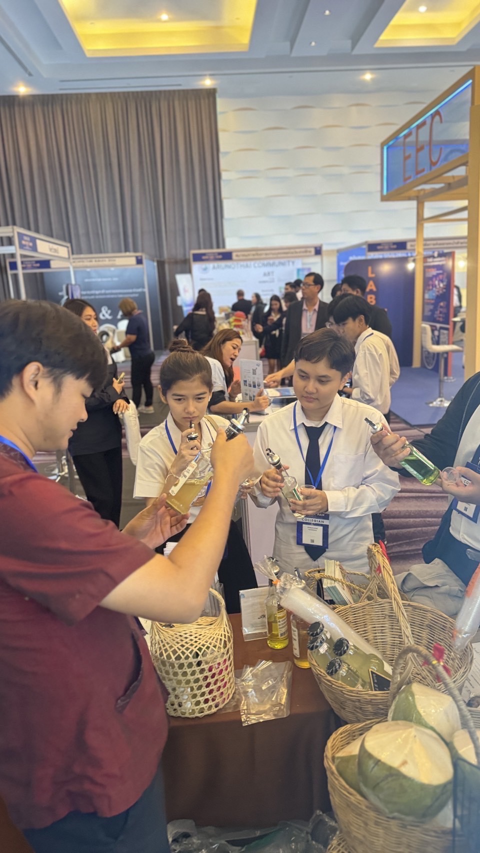 เปิดตัว OTOP 5 ดาววันแรก ยอดขายพุ่ง กว่า 3 หมื่นบาท !! พช. ฉะเชิงเทรา ร่วมออกนิทรรศการงาน Mini EEC Fair 2024 “น่าอยู่ น่าเที่ยว น่าลงทุน”