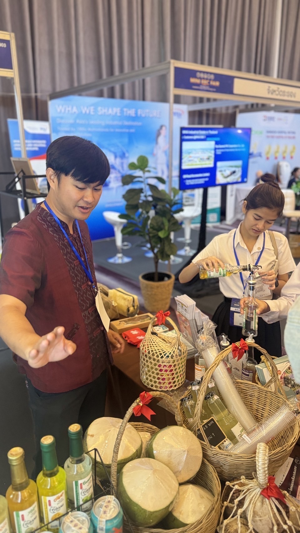 เปิดตัว OTOP 5 ดาววันแรก ยอดขายพุ่ง กว่า 3 หมื่นบาท !! พช. ฉะเชิงเทรา ร่วมออกนิทรรศการงาน Mini EEC Fair 2024 “น่าอยู่ น่าเที่ยว น่าลงทุน”