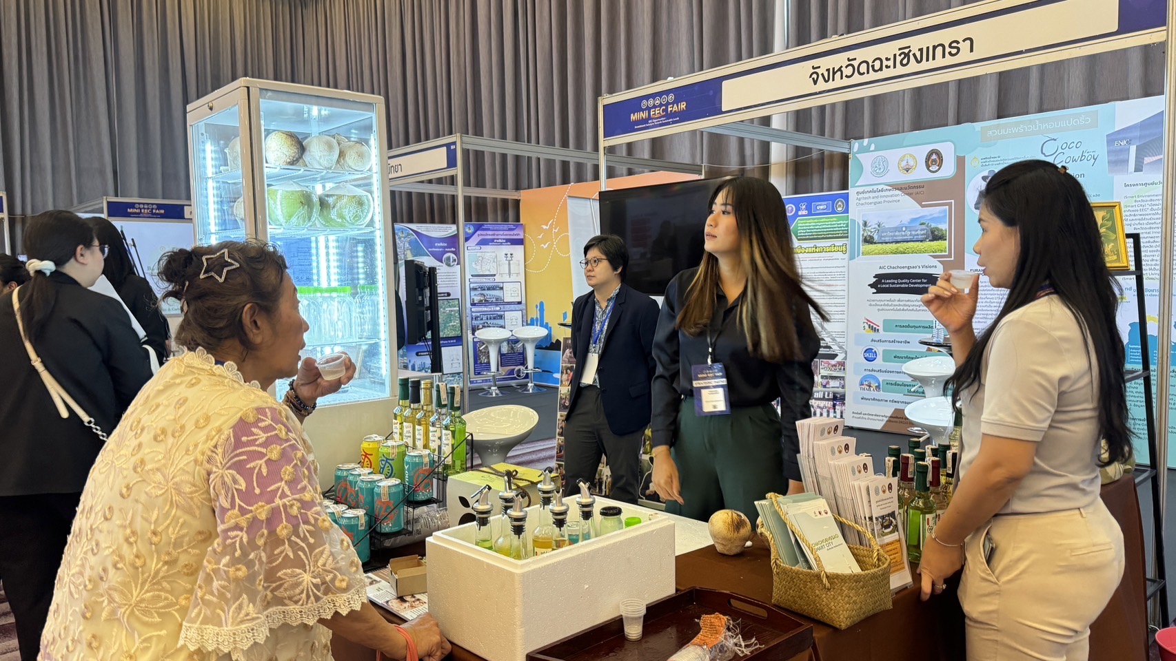 ปิดจ๊อป 2 วัน ครึ่งแสน !! พช. ฉะเชิงเทรา ร่วมออกนิทรรศการงาน Mini EEC Fair 2024 “น่าอยู่ น่าเที่ยว น่าลงทุน”