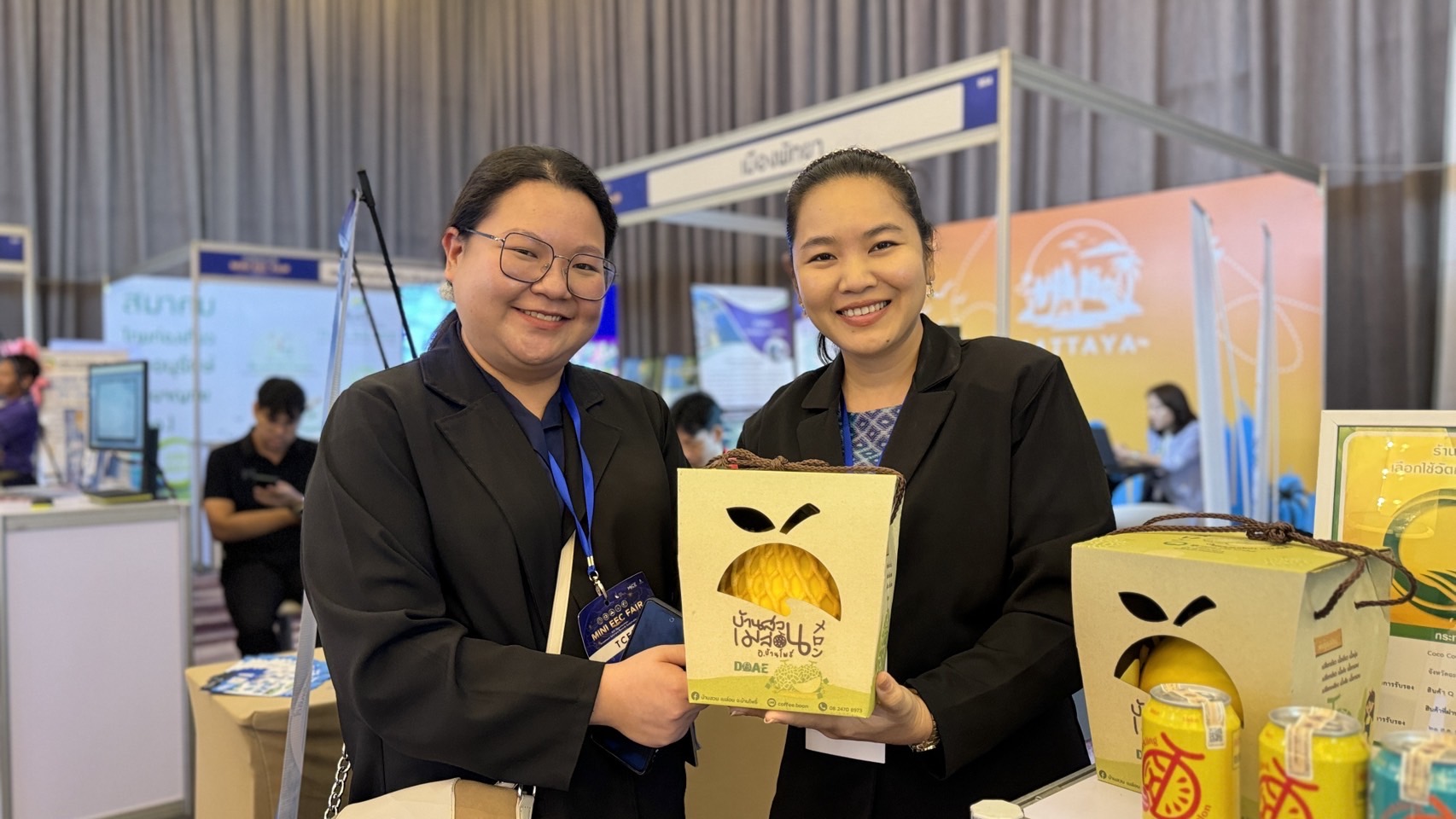 ปิดจ๊อป 2 วัน ครึ่งแสน !! พช. ฉะเชิงเทรา ร่วมออกนิทรรศการงาน Mini EEC Fair 2024 “น่าอยู่ น่าเที่ยว น่าลงทุน”