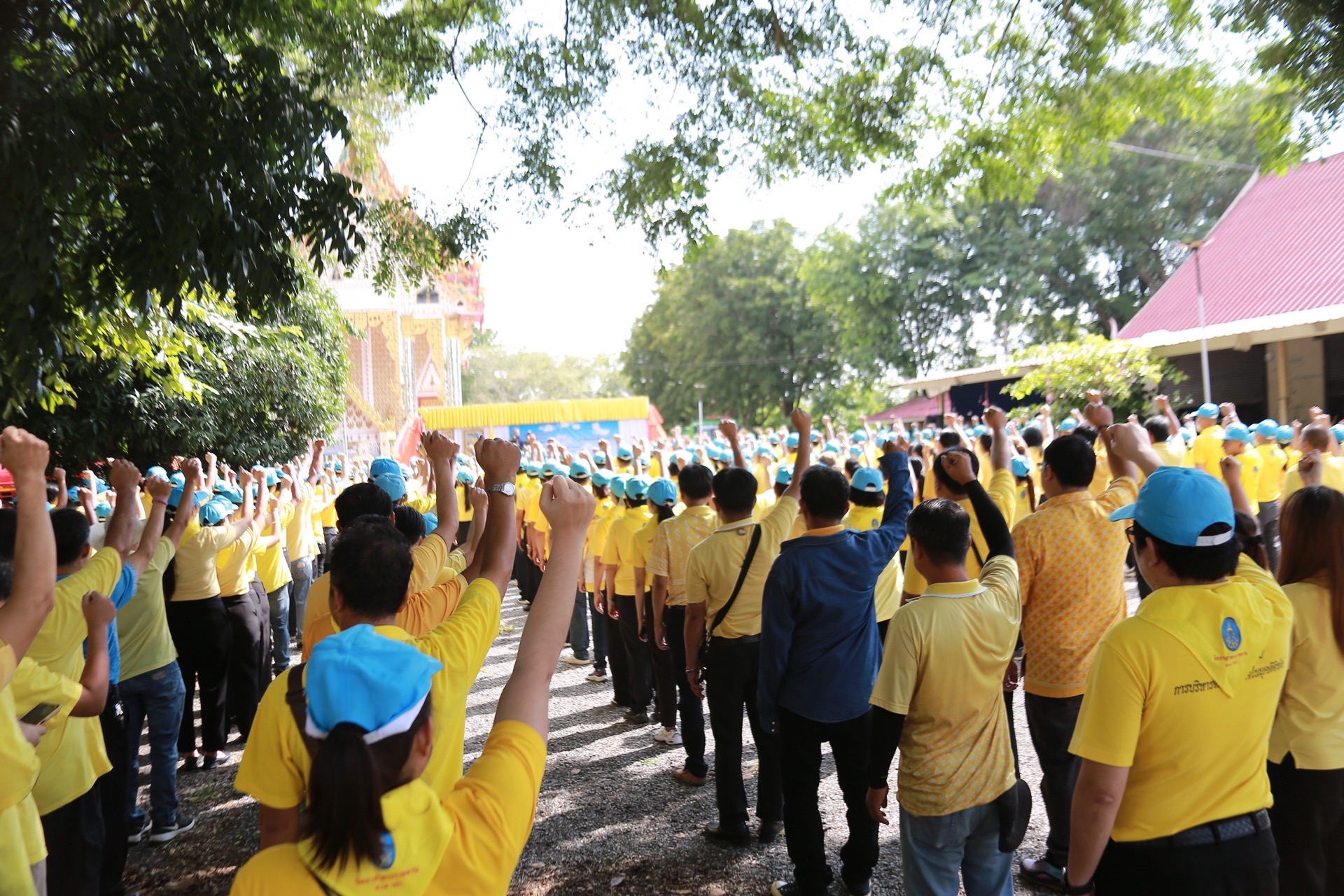 เราทำความดีด้วยหัวใจ ! พช.ฉะเชิงเทรา ร่วมจิตอาสา รวมพลังทำความสะอาดวัดหนองปลาตะเพียน เฉลิมพระเกียรติในหลวง ร.9 วันนวมินทรมหาราช