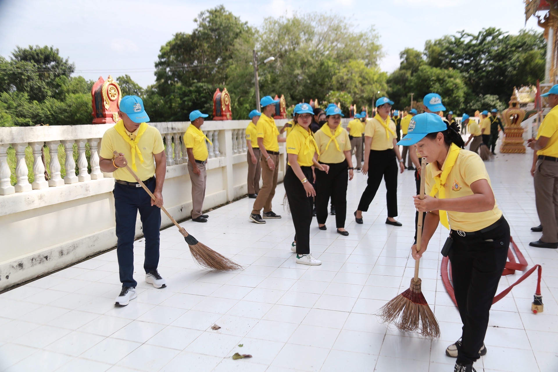 เราทำความดีด้วยหัวใจ ! พช.ฉะเชิงเทรา ร่วมจิตอาสา รวมพลังทำความสะอาดวัดหนองปลาตะเพียน เฉลิมพระเกียรติในหลวง ร.9 วันนวมินทรมหาราช