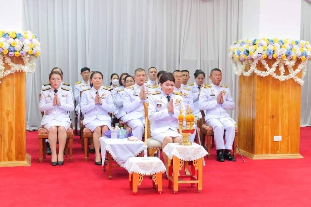 พช. ฉะเชิงเทรา ร่วมพิธีทำบุญตักบาตรถวายพระราชกุศล พิธีวางพวงมาลา และพิธีสวดมนต์ แสดงพระธรรมเทศนา และสวดมาติกา ถวายเป็นพระราชกุศลแด่พระบาทสมเด็จพระบรมชนกาธิเบศร มหาภูมิพลอดุลยเดชมหาราช บรมนาถบพิตร เนื่องในวันนวมินทรมหาราช 13 ตุลาคม 2567