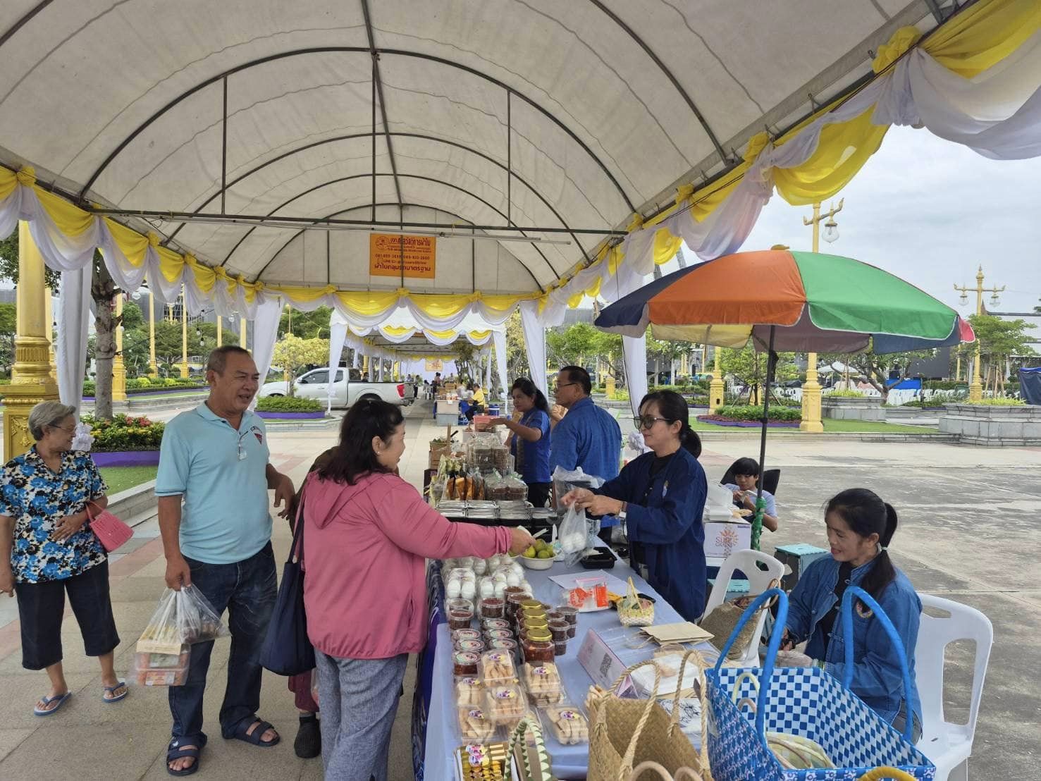 “พช. ฉะเชิงเทรา หนุนผู้ประกอบการ OTOP สุดพลัง ในงานลอยกระทง-แข่งเรือ วัดโสธรฯ คึกคัก พร้อมเดินหน้าสร้างโอกาสทางการตลาด
