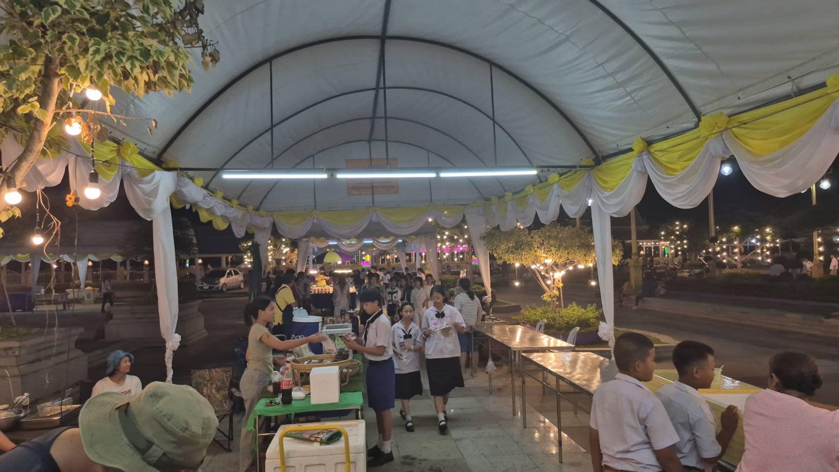 “พช. ฉะเชิงเทรา หนุนผู้ประกอบการ OTOP สุดพลัง ในงานลอยกระทง-แข่งเรือ วัดโสธรฯ คึกคัก พร้อมเดินหน้าสร้างโอกาสทางการตลาด