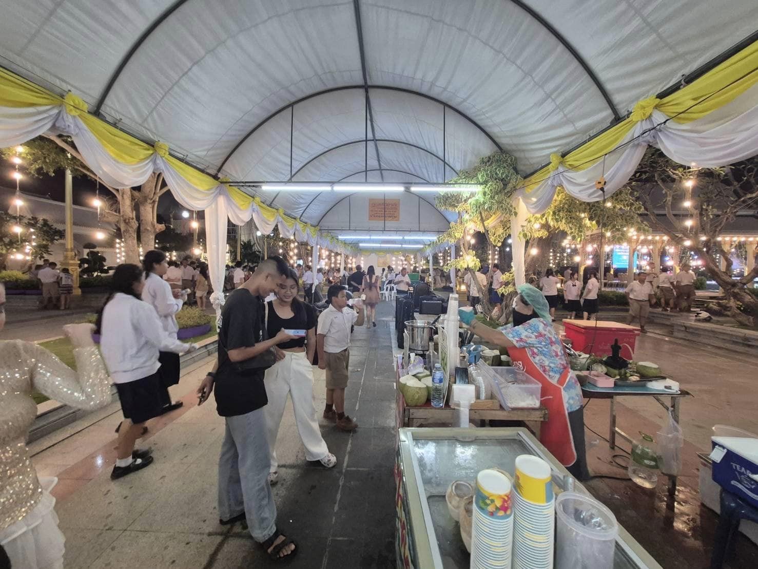 “พช. ฉะเชิงเทรา หนุนผู้ประกอบการ OTOP สุดพลัง ในงานลอยกระทง-แข่งเรือ วัดโสธรฯ คึกคัก พร้อมเดินหน้าสร้างโอกาสทางการตลาด