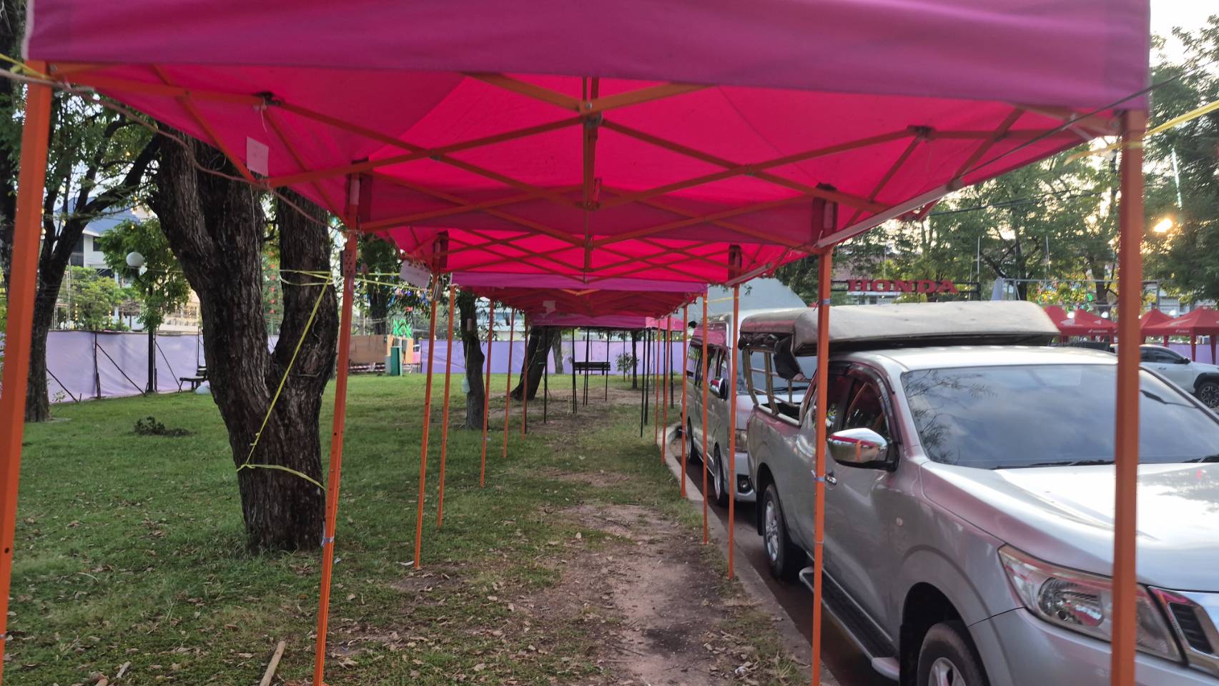 🛍️พช.ฉะเชิงเทรา ผสานพลังครือข่าย ผู้ผลิต ผู้ประกอบการ OTOP จังหวัดฉะเชิงเทรา จัดเตรียมพื้นที่จำหน่ายผลิตภัณฑ์ OTOP ในงานนมัสการหลวงพ่อโสธรฯ
