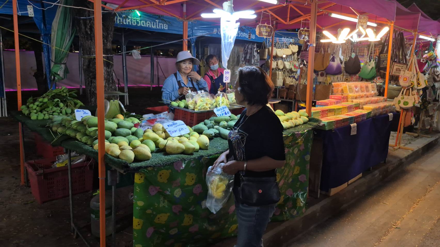 พัฒนาชุมชนฉะเชิงเทราหนุน OTOP งานนมัสการหลวงพ่อโสธรฯ คาดสร้างรายได้ชุมชนคึกคัก