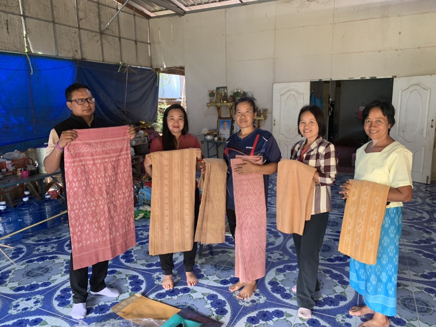 “พช.แปดริ้วขับเคลื่อนโครงการ ผ้าไทยใส่ให้สนุก”