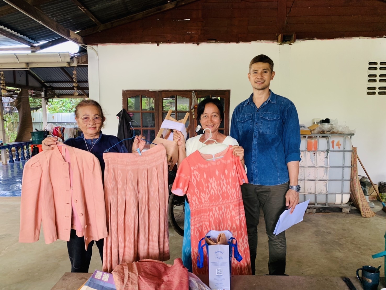 “พช.แปดริ้วขับเคลื่อนโครงการ ผ้าไทยใส่ให้สนุก”