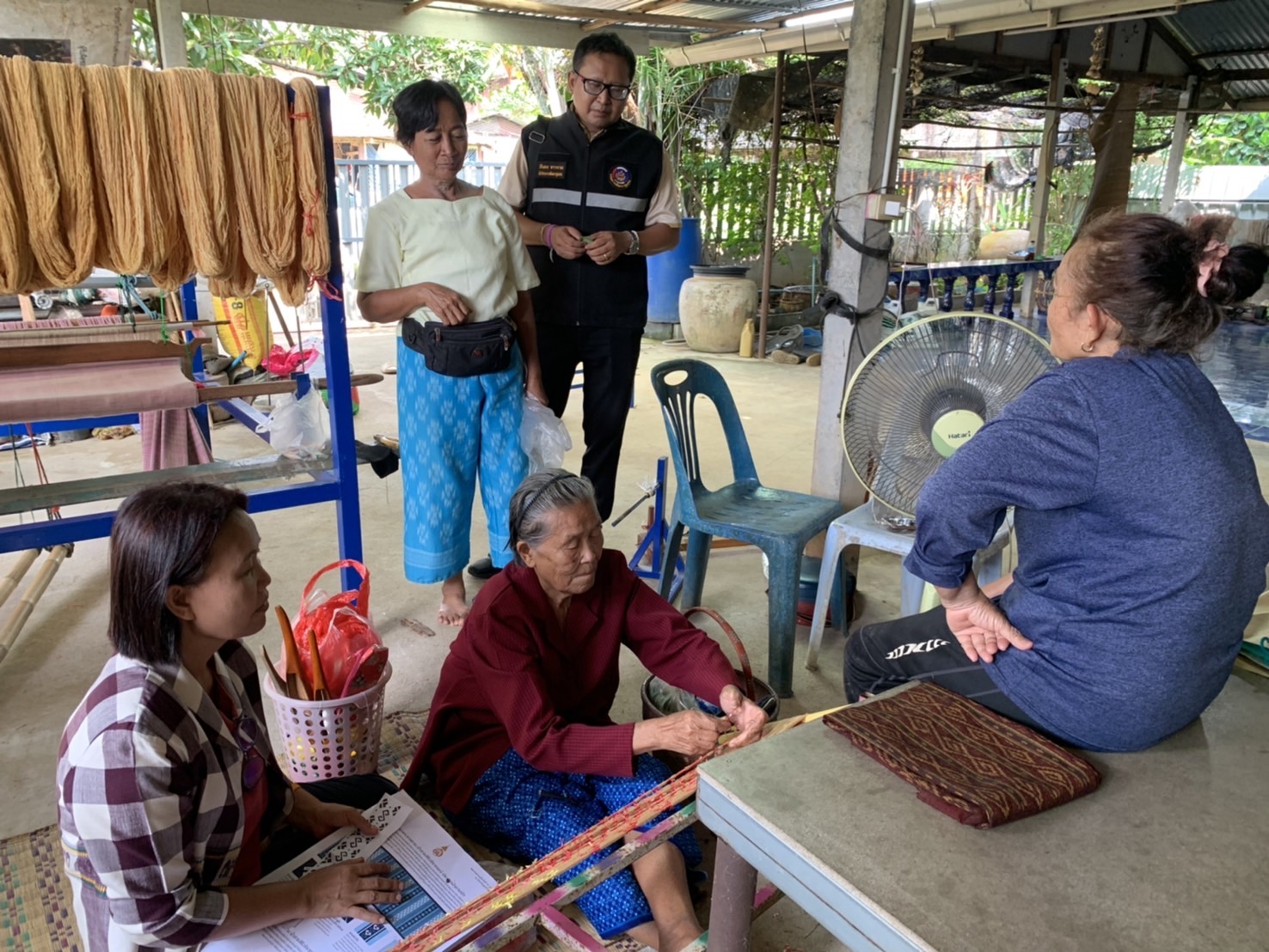 “พช.แปดริ้วขับเคลื่อนโครงการ ผ้าไทยใส่ให้สนุก”