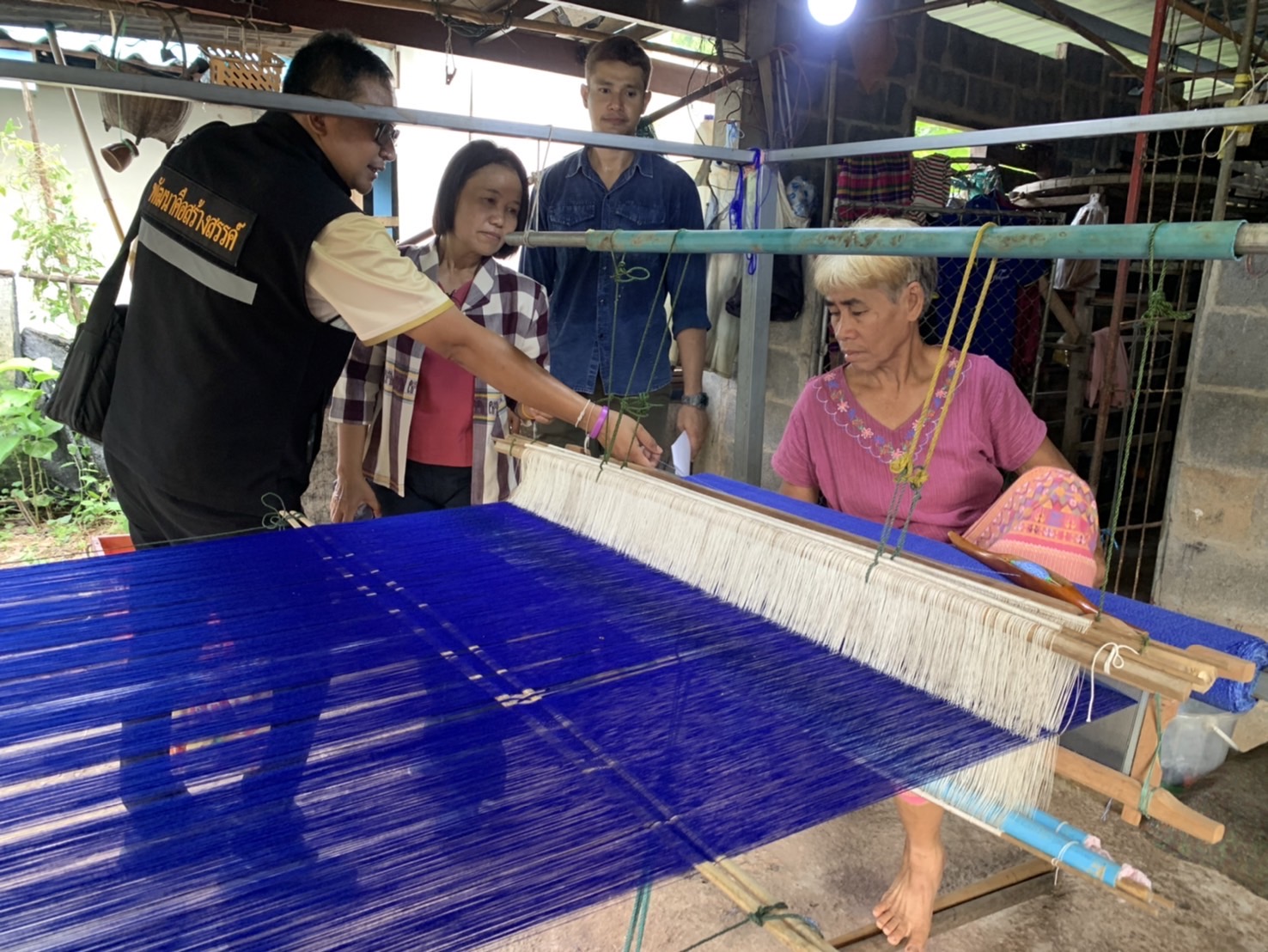 “พช.แปดริ้วขับเคลื่อนโครงการ ผ้าไทยใส่ให้สนุก”