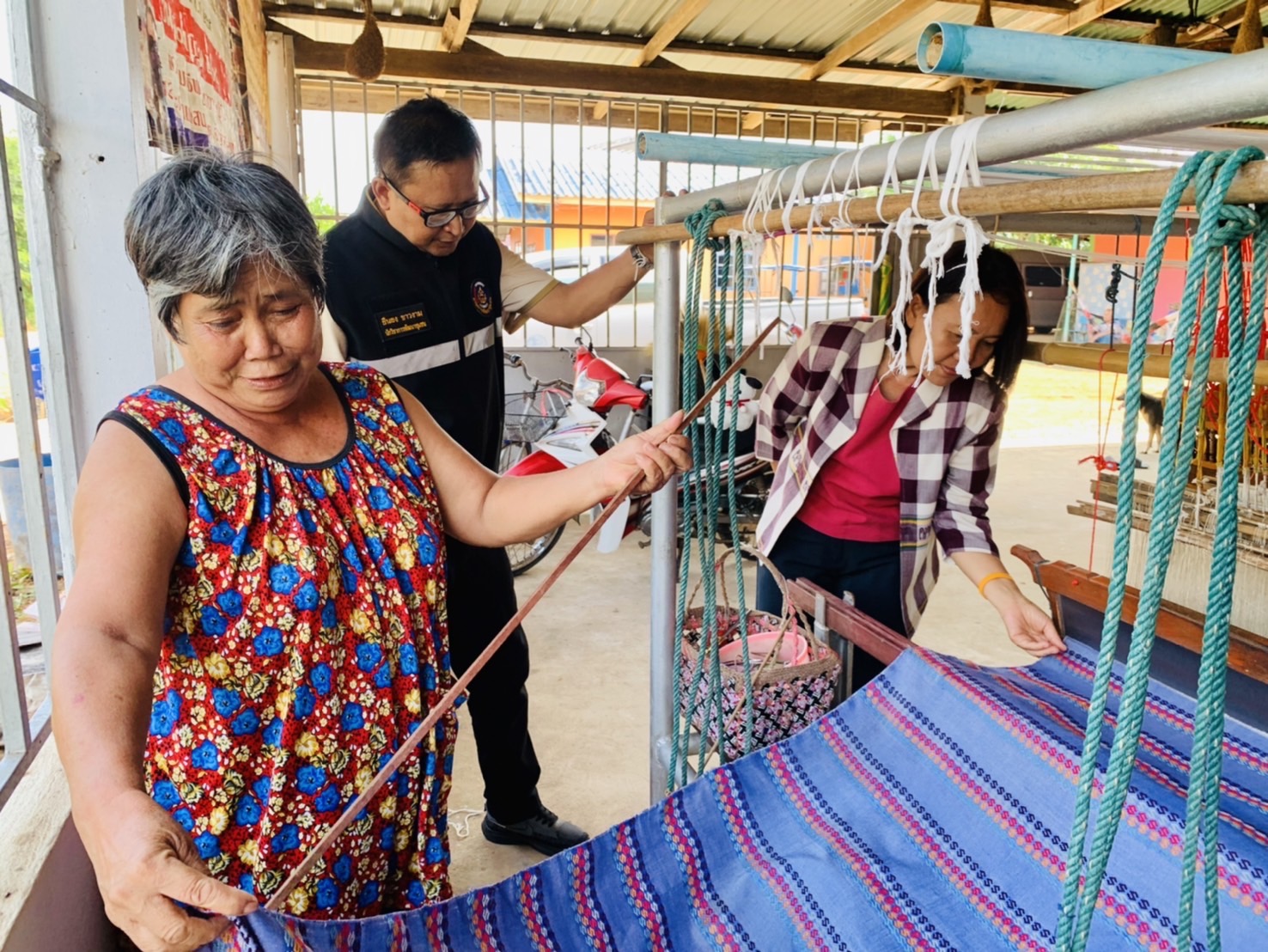 “พช.แปดริ้วขับเคลื่อนโครงการ ผ้าไทยใส่ให้สนุก”