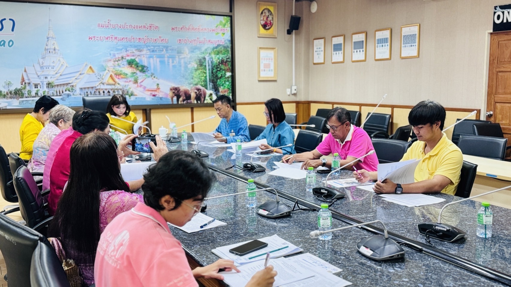 เป็นคนของสังคม เริ่มต้นที่ มชช. !! พช. ฉะเชิงเทรา ประชุมคณะกรรมการรับรองมาตรฐานการพัฒนาชุมชนจังหวัดฉะเชิงเทรา ครั้งที่ 1/2567