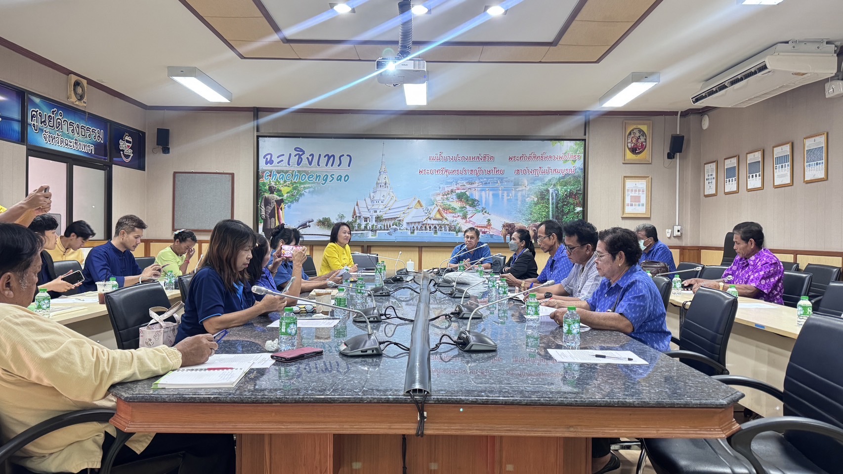 เตรียมพร้อมรองรับ 3 นโยบายหลักมหาดไทย !! พช. ฉะเชิงเทรา ร่วมการประชุมคณะกรรมการชมรมผู้นำอาสาพัฒนาชุมชน (ผู้นำ อช.) จังหวัดฉะเชิงเทรา