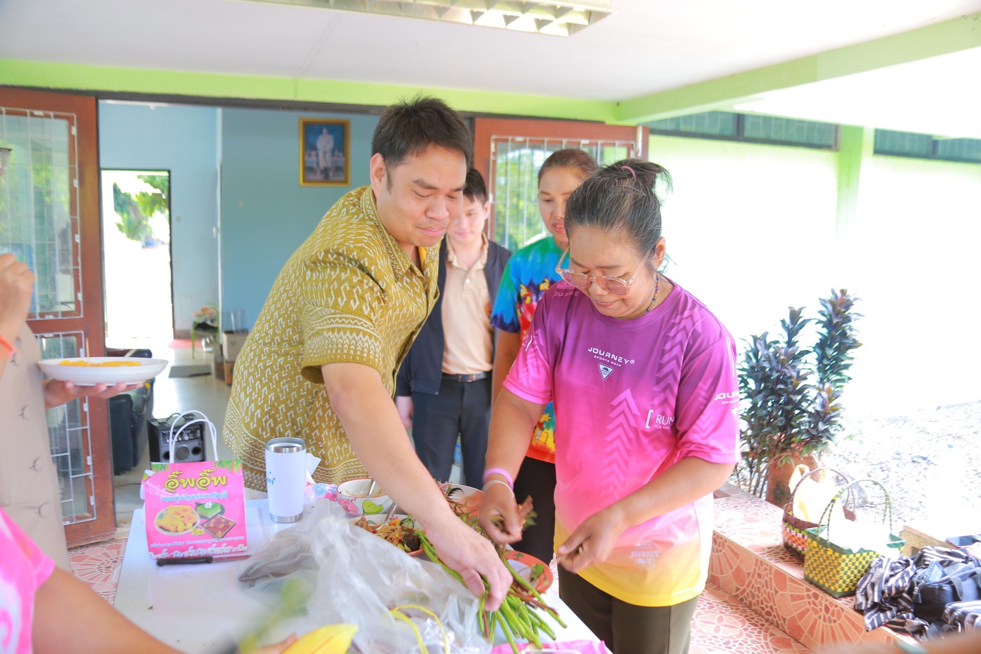 “ส้มตำลีลา รสเด็ด ซ้อมใหญ่ก่อนชิงชัย!” มากับสโลแกน “คำแรกขึ้นสมอง คำสองขึ้นสวรรค์” สำนักงานพัฒนาชุมชนจังหวัดฉะเชิงเทรา ร่วมชมการซ้อมใหญ่ “ตำป่า ลีลา รสเด็ด” จากอำเภอราชสาส์นเตรียมพร้อมประชันความอร่อย