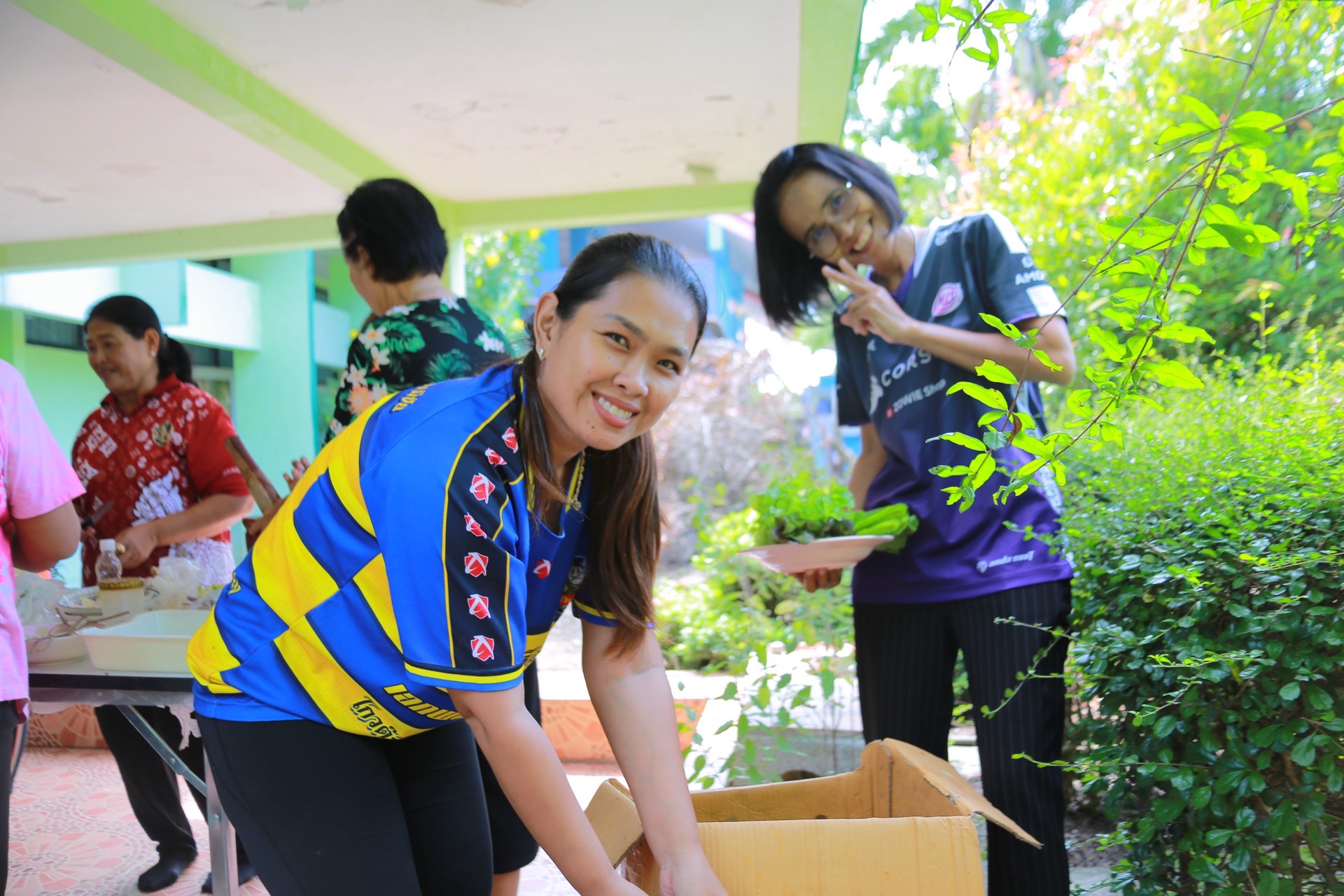 “ส้มตำลีลา รสเด็ด ซ้อมใหญ่ก่อนชิงชัย!” มากับสโลแกน “คำแรกขึ้นสมอง คำสองขึ้นสวรรค์” สำนักงานพัฒนาชุมชนจังหวัดฉะเชิงเทรา ร่วมชมการซ้อมใหญ่ “ตำป่า ลีลา รสเด็ด” จากอำเภอราชสาส์นเตรียมพร้อมประชันความอร่อย