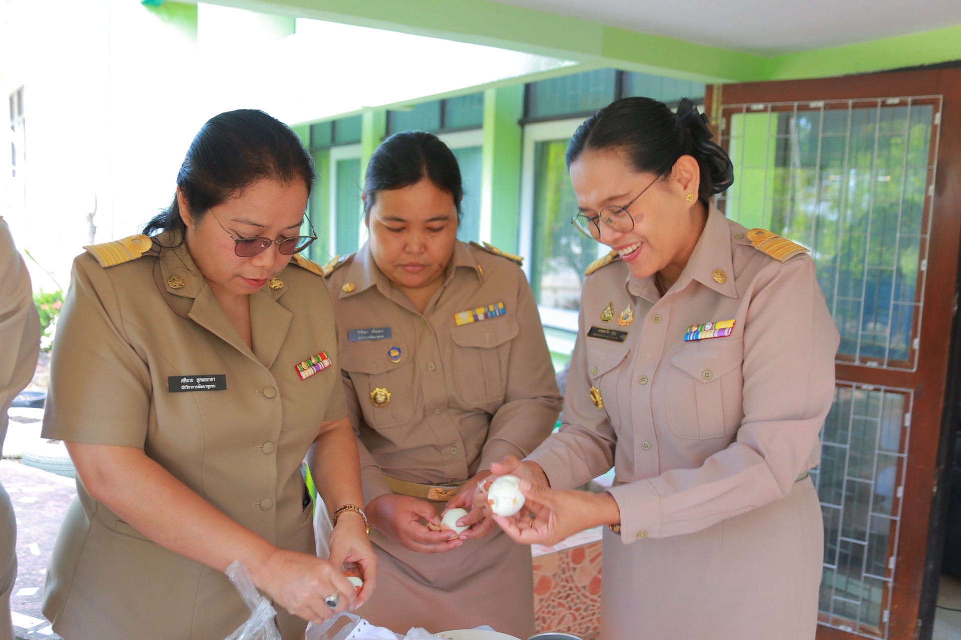 “ส้มตำลีลา รสเด็ด ซ้อมใหญ่ก่อนชิงชัย!” มากับสโลแกน “คำแรกขึ้นสมอง คำสองขึ้นสวรรค์” สำนักงานพัฒนาชุมชนจังหวัดฉะเชิงเทรา ร่วมชมการซ้อมใหญ่ “ตำป่า ลีลา รสเด็ด” จากอำเภอราชสาส์นเตรียมพร้อมประชันความอร่อย