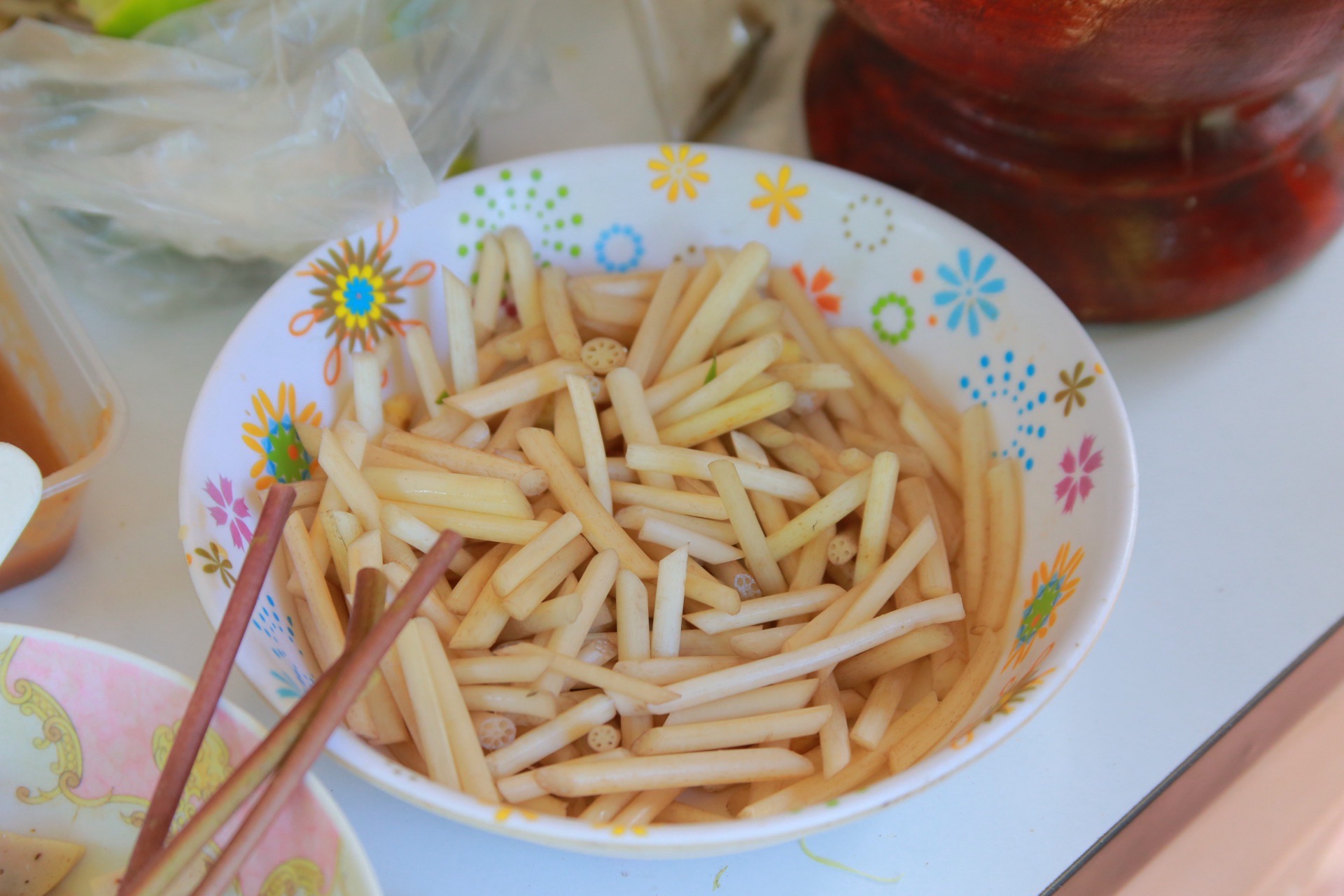 “ส้มตำลีลา รสเด็ด ซ้อมใหญ่ก่อนชิงชัย!” มากับสโลแกน “คำแรกขึ้นสมอง คำสองขึ้นสวรรค์” สำนักงานพัฒนาชุมชนจังหวัดฉะเชิงเทรา ร่วมชมการซ้อมใหญ่ “ตำป่า ลีลา รสเด็ด” จากอำเภอราชสาส์นเตรียมพร้อมประชันความอร่อย