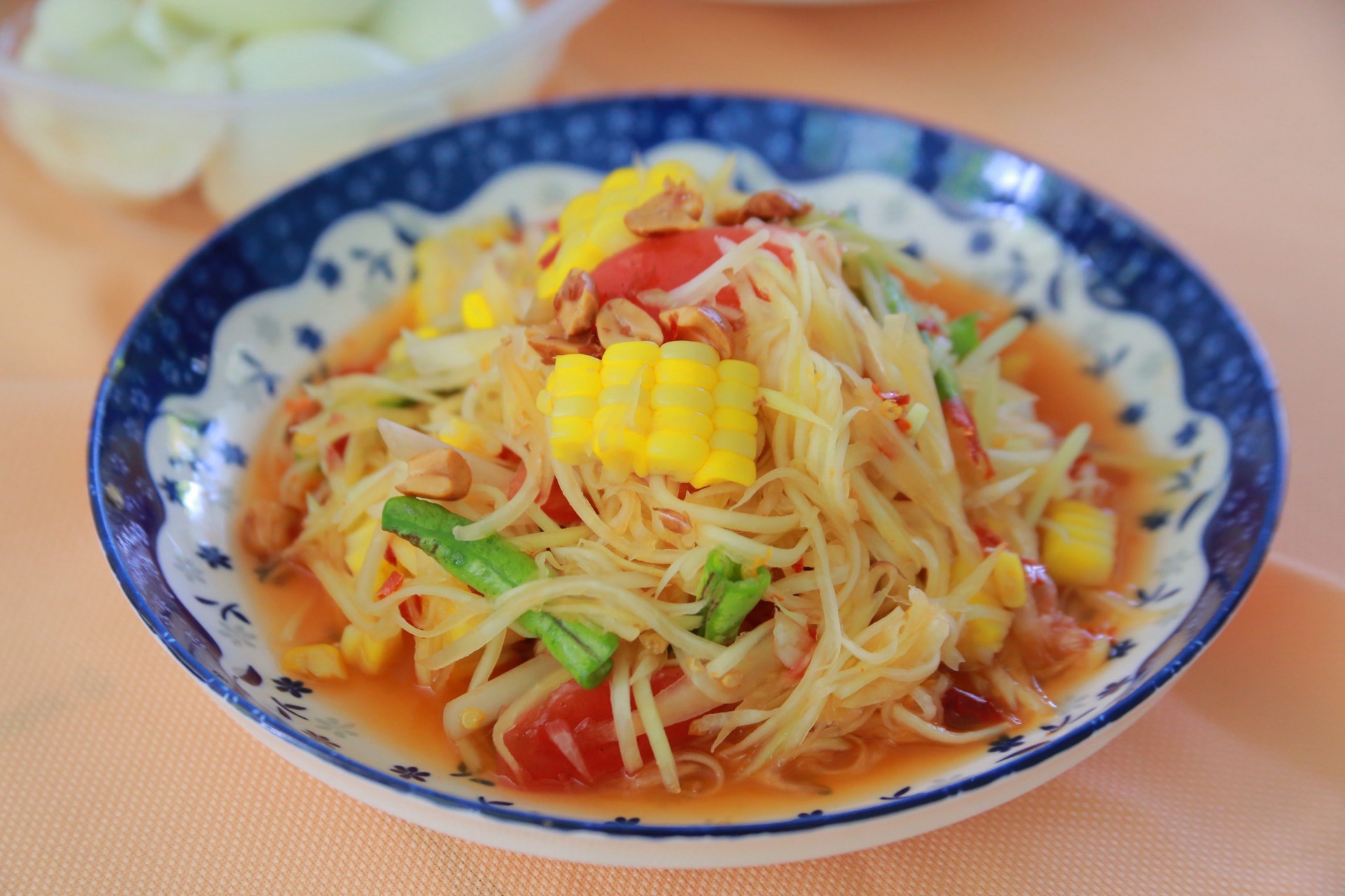 “ส้มตำลีลา รสเด็ด ซ้อมใหญ่ก่อนชิงชัย!” มากับสโลแกน “คำแรกขึ้นสมอง คำสองขึ้นสวรรค์” สำนักงานพัฒนาชุมชนจังหวัดฉะเชิงเทรา ร่วมชมการซ้อมใหญ่ “ตำป่า ลีลา รสเด็ด” จากอำเภอราชสาส์นเตรียมพร้อมประชันความอร่อย