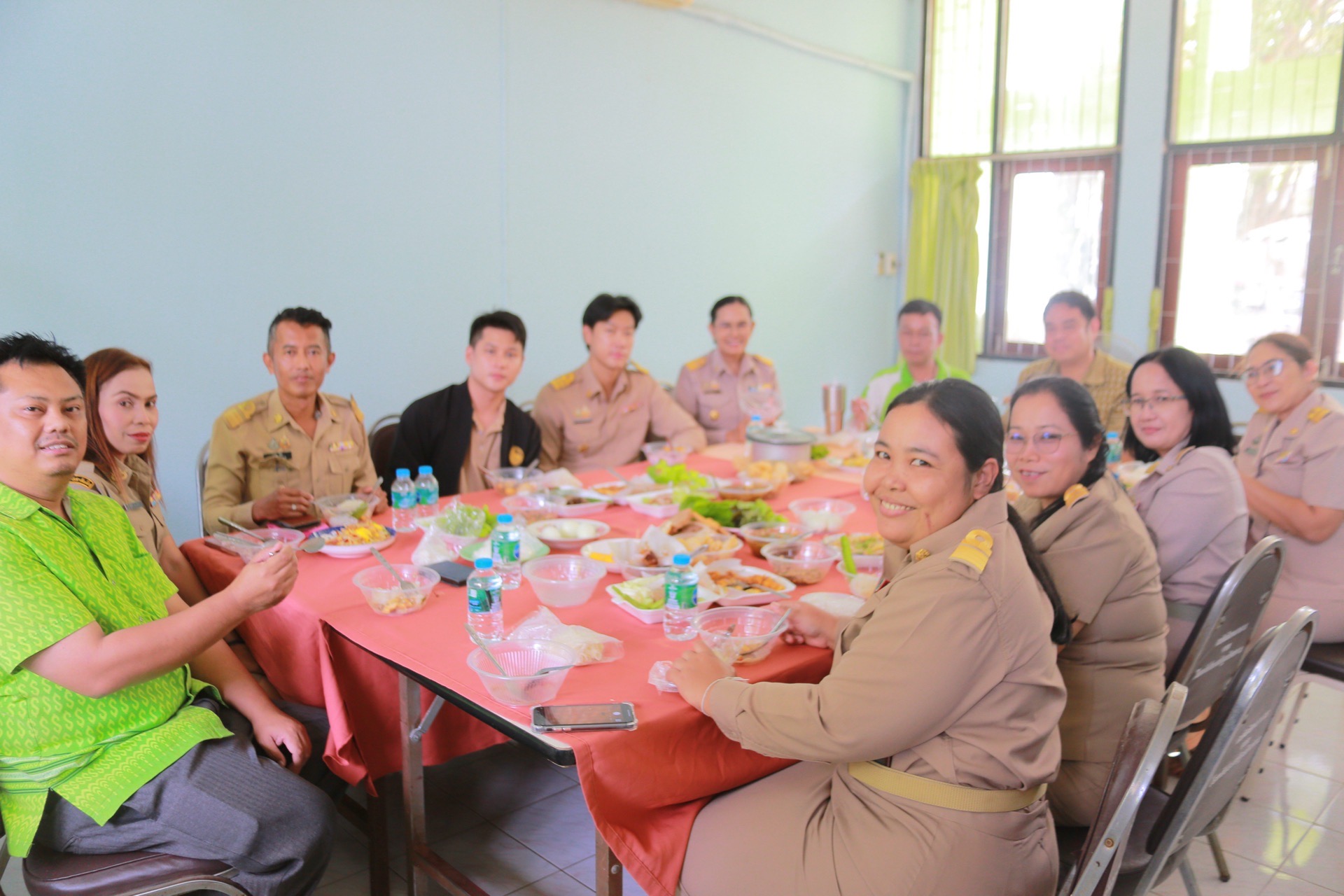 “ส้มตำลีลา รสเด็ด ซ้อมใหญ่ก่อนชิงชัย!” มากับสโลแกน “คำแรกขึ้นสมอง คำสองขึ้นสวรรค์” สำนักงานพัฒนาชุมชนจังหวัดฉะเชิงเทรา ร่วมชมการซ้อมใหญ่ “ตำป่า ลีลา รสเด็ด” จากอำเภอราชสาส์นเตรียมพร้อมประชันความอร่อย