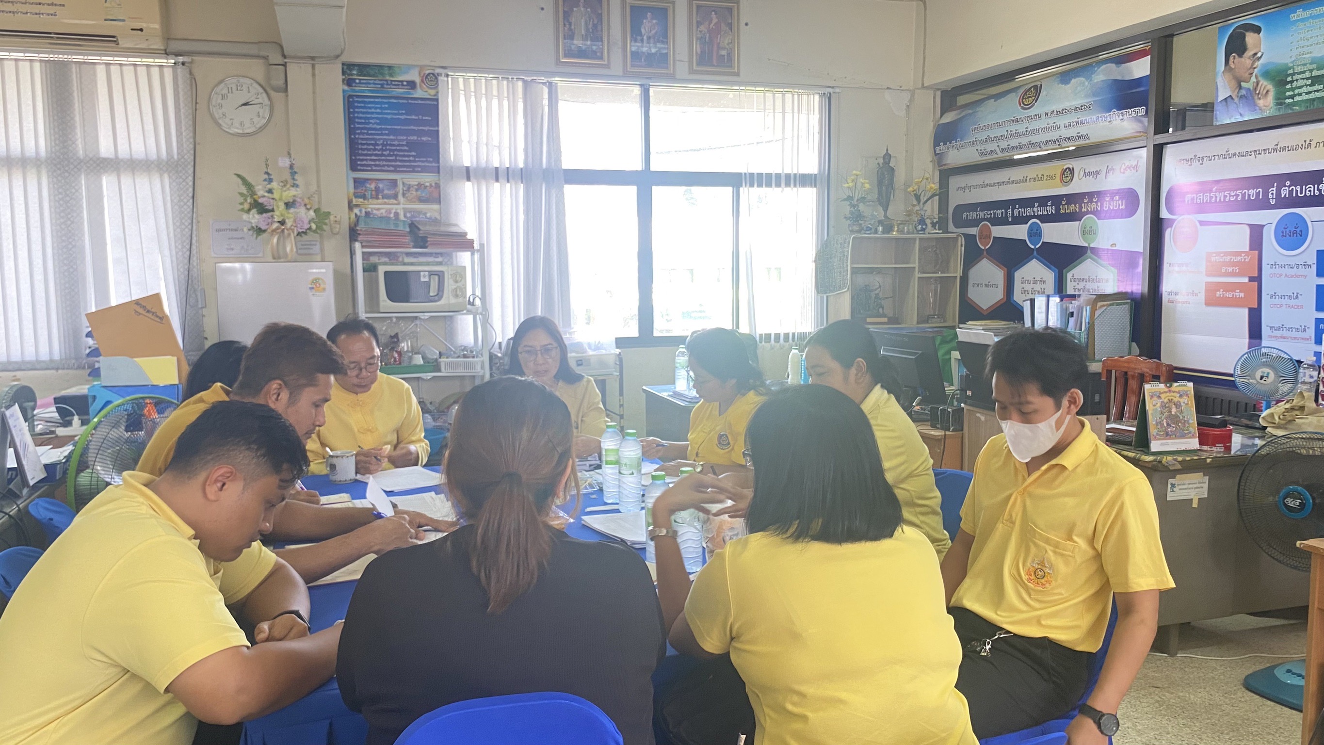 “ฐานข้อมูลเพื่อการพัฒนาชุมชน: สู่การแก้ไขปัญหาความยากจนอย่างยั่งยืน” พช.แปดริ้ว เดินสายสนับสนุน วางแผนการดำเนินงาน ปี 2568 ณ อำเภอท่าตะเกียบและ อำเภอสนามชัยเขต