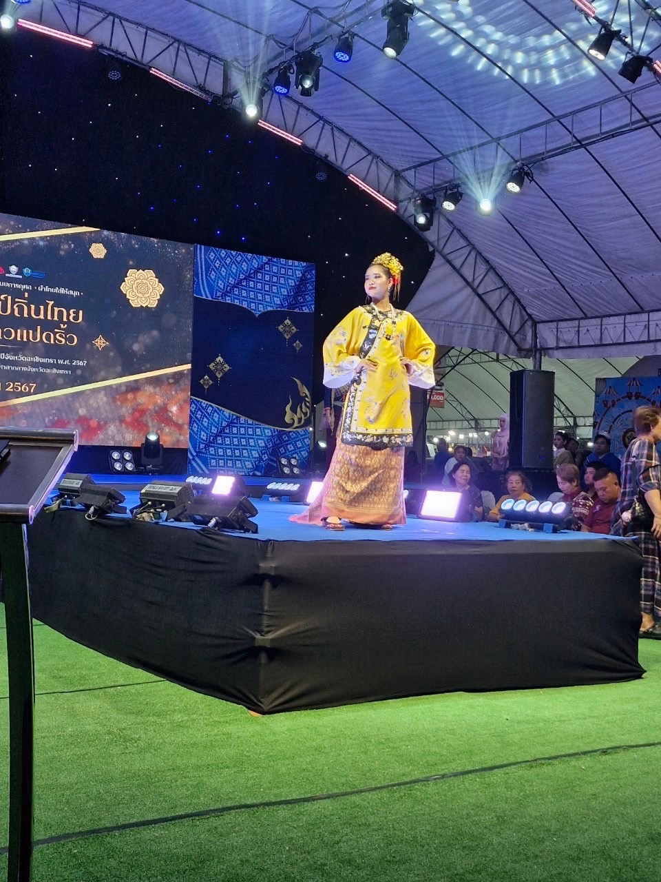 “ผ้าไทยใส่ให้สนุก” สืบสานคุณค่าแห่งผืนผ้าไทยในงานเดินแบบการกุศล